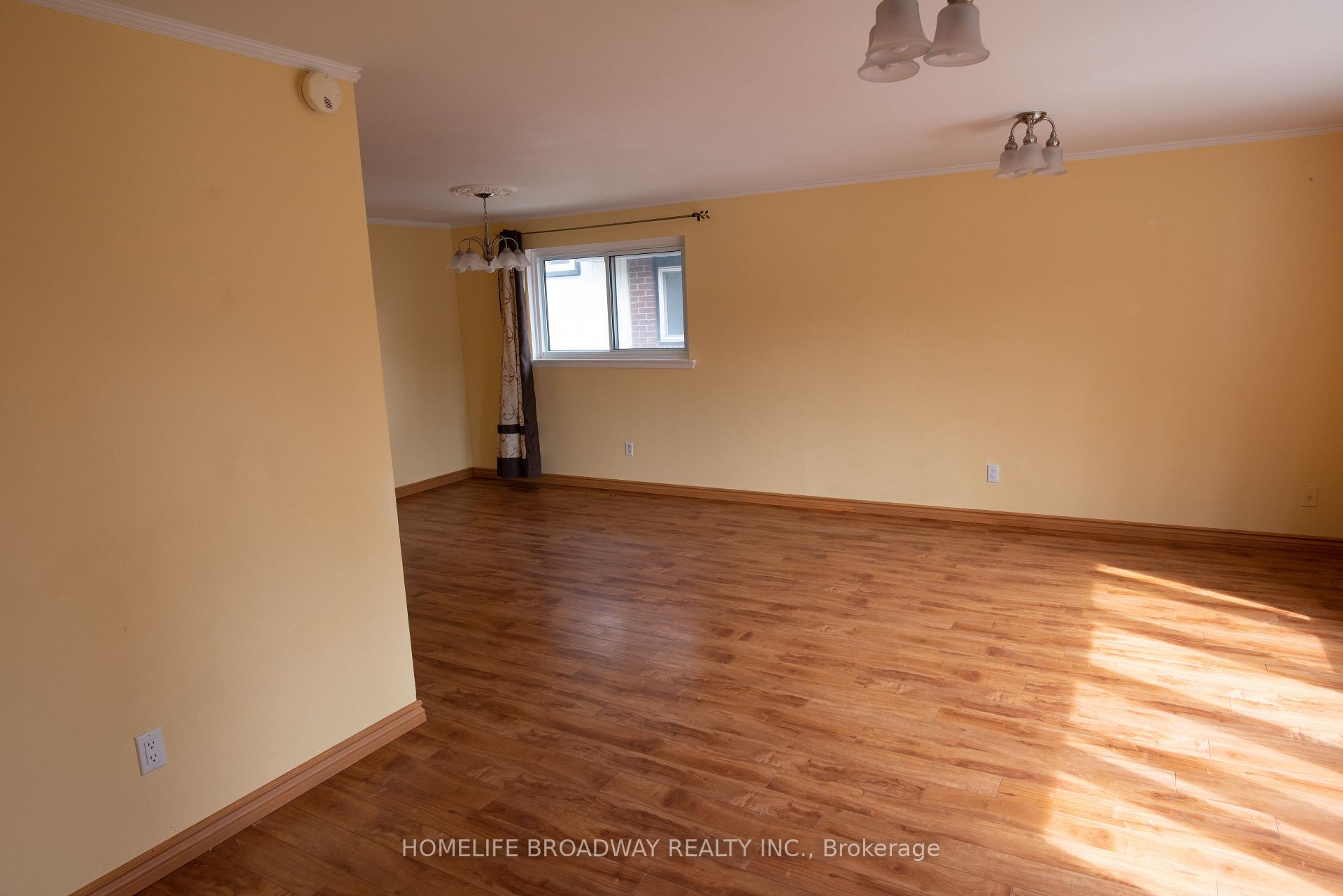 Photo 11 of 126 Hazelglen Drive, Kitchener — HOMEH