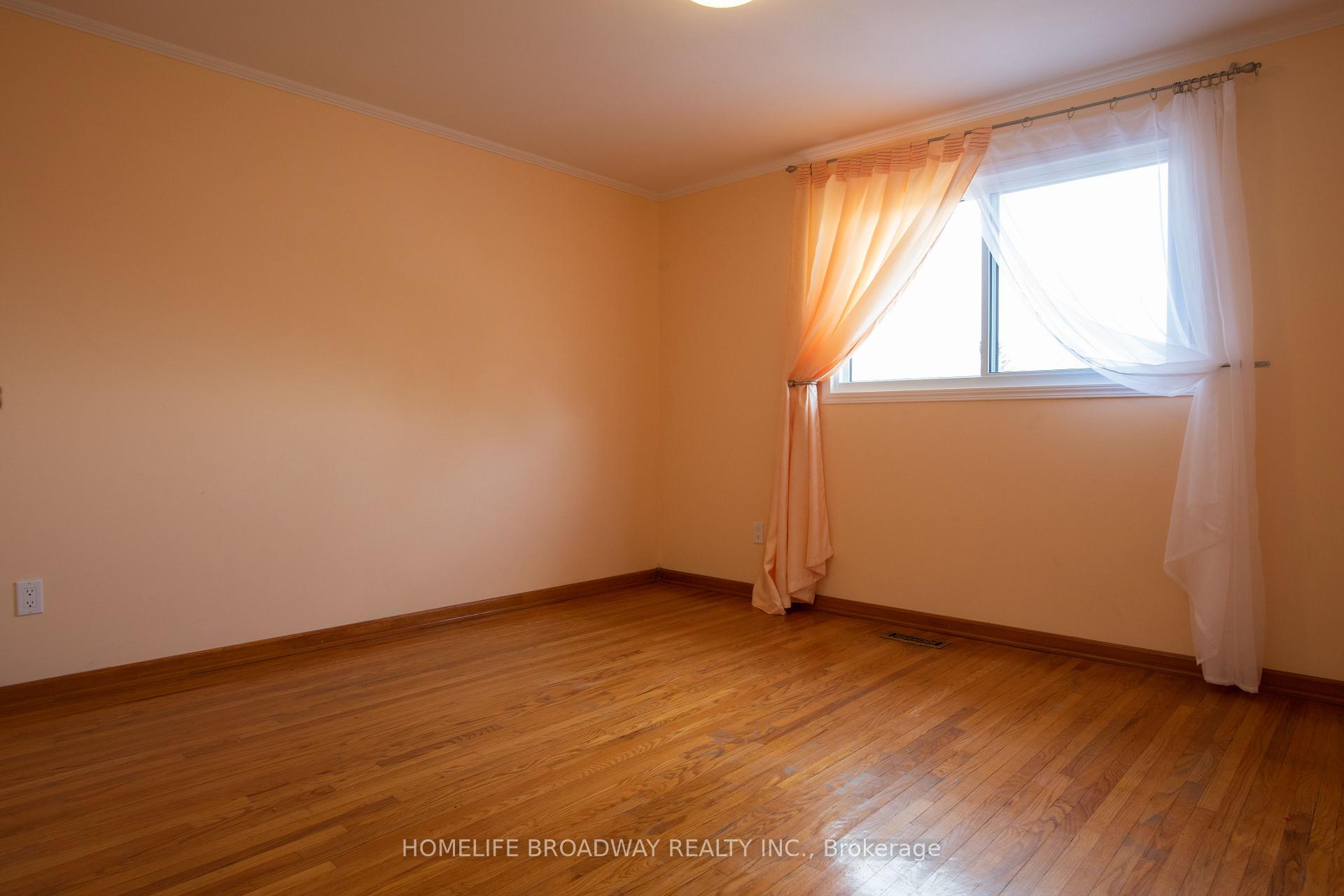 Photo 12 of 126 Hazelglen Drive, Kitchener — HOMEH