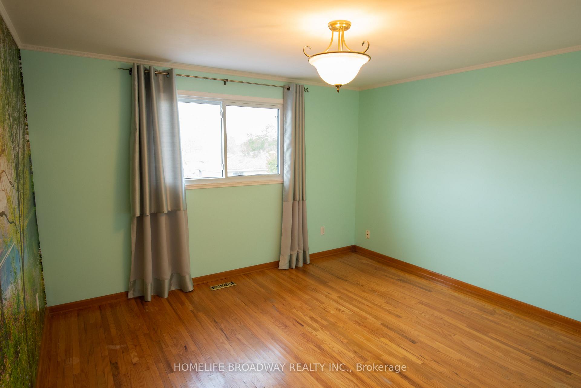 Photo 13 of 126 Hazelglen Drive, Kitchener — HOMEH