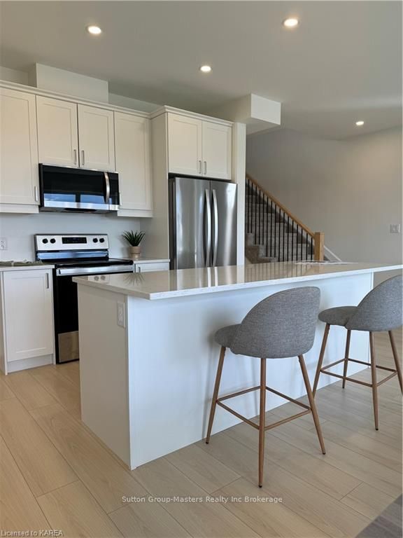 Photo 11 of 219 Superior Drive, Loyalist, Amherstview — HOMEH