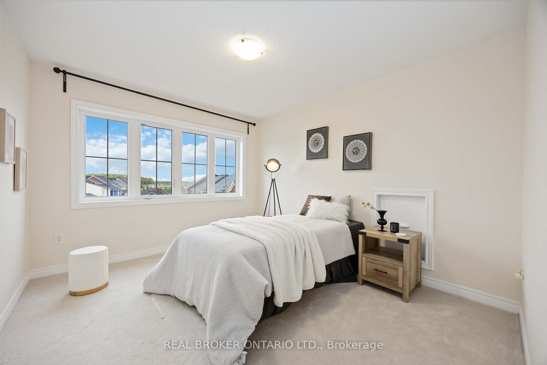 Photo 2 of 18 Lawrence Pilkington Avenue, Markham, Cornell — HOMEH