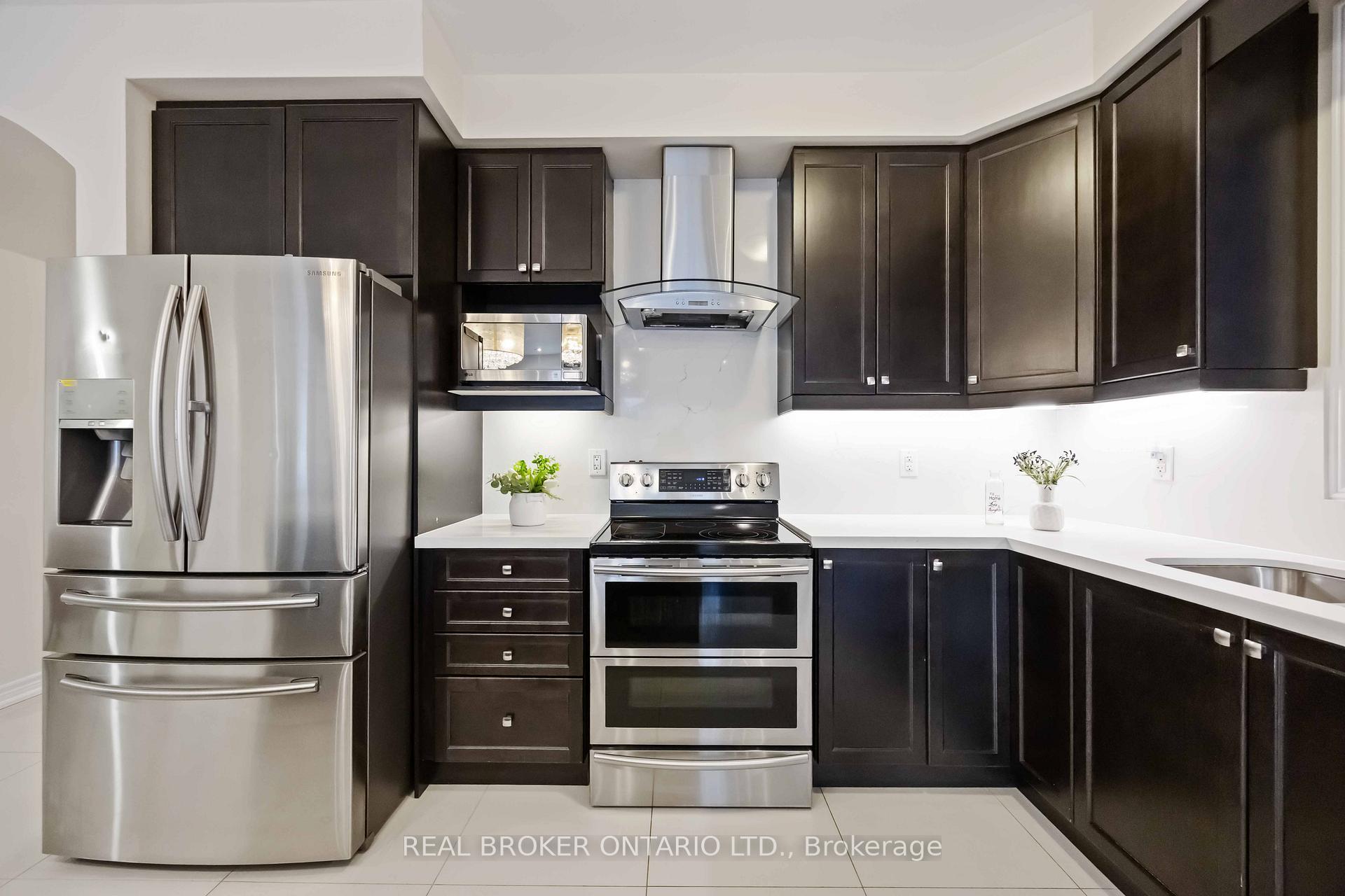 Photo 12 of 18 Lawrence Pilkington Avenue, Markham, Cornell — HOMEH