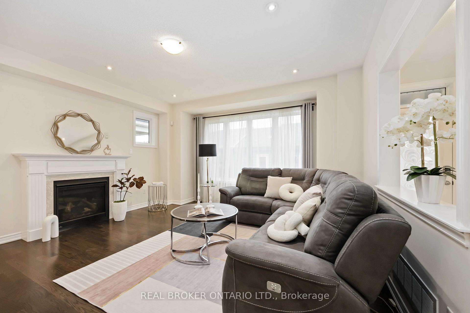 Photo 14 of 18 Lawrence Pilkington Avenue, Markham, Cornell — HOMEH