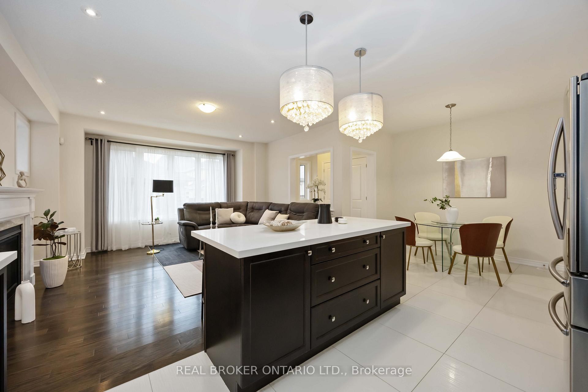 Photo 21 of 18 Lawrence Pilkington Avenue, Markham, Cornell — HOMEH