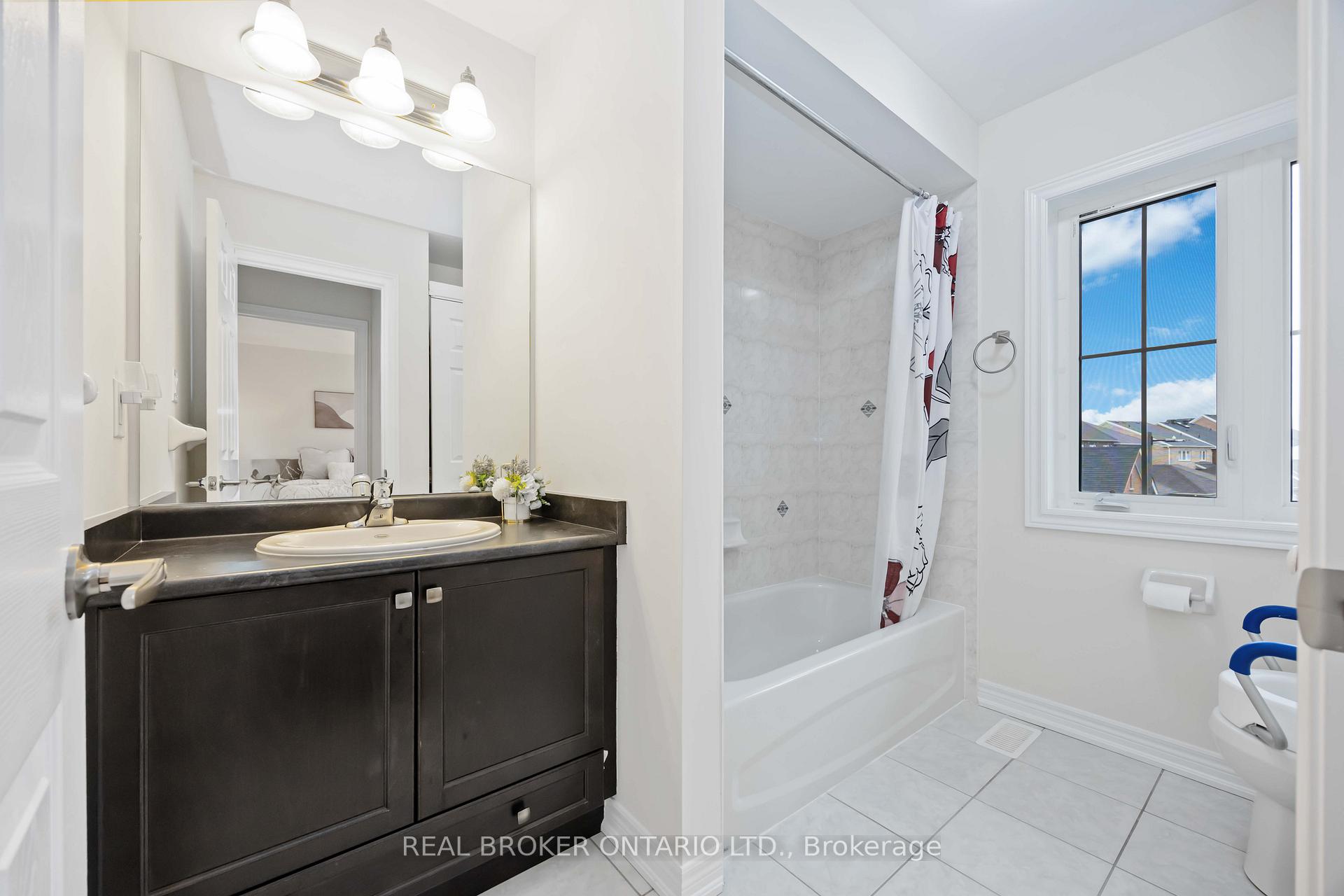 Photo 34 of 18 Lawrence Pilkington Avenue, Markham, Cornell — HOMEH