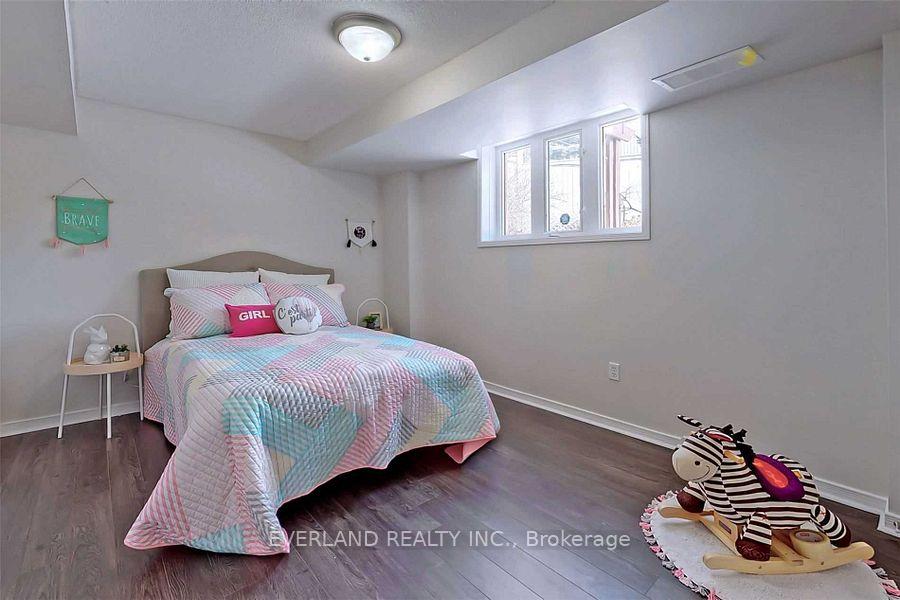 Photo 13 of 19 Cliveden PI Place, Markham, Berczy — HOMEH