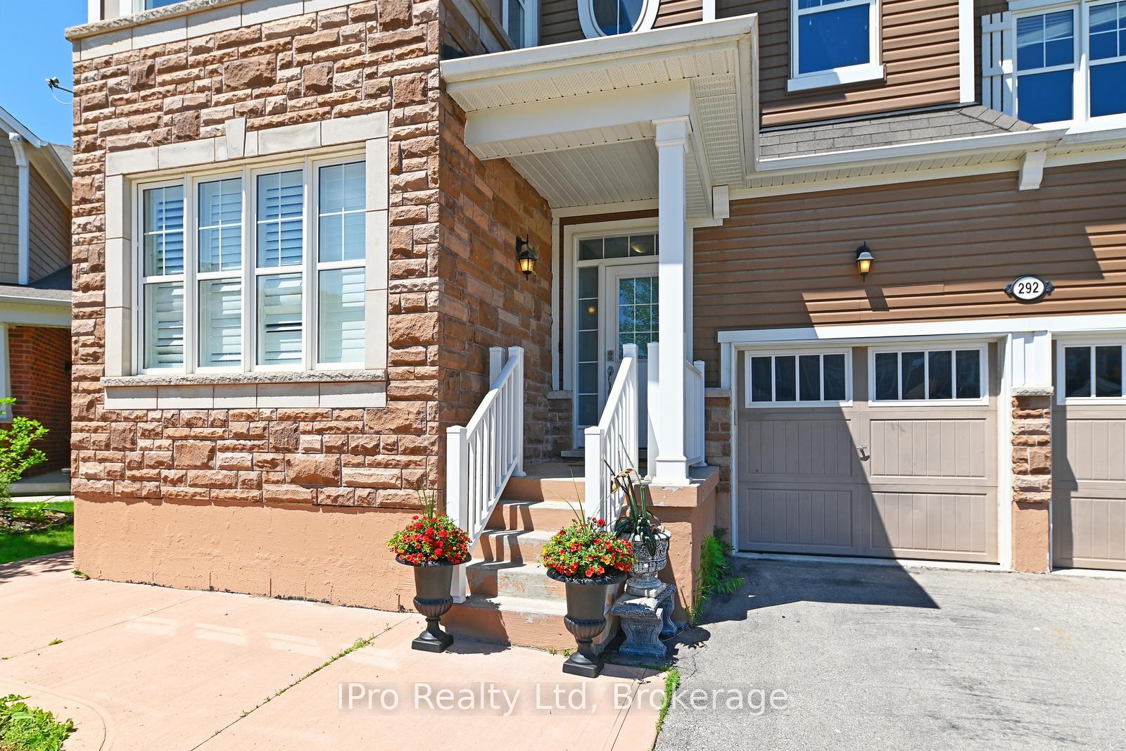 Photo 3 of 292 Falling Green Crescent, Kitchener, Trussler — HOMEH