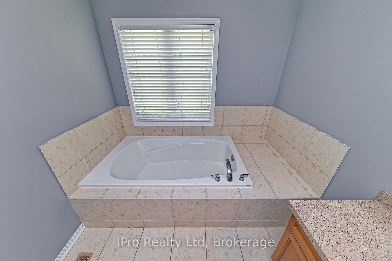 Photo 27 of 292 Falling Green Crescent, Kitchener, Trussler — HOMEH