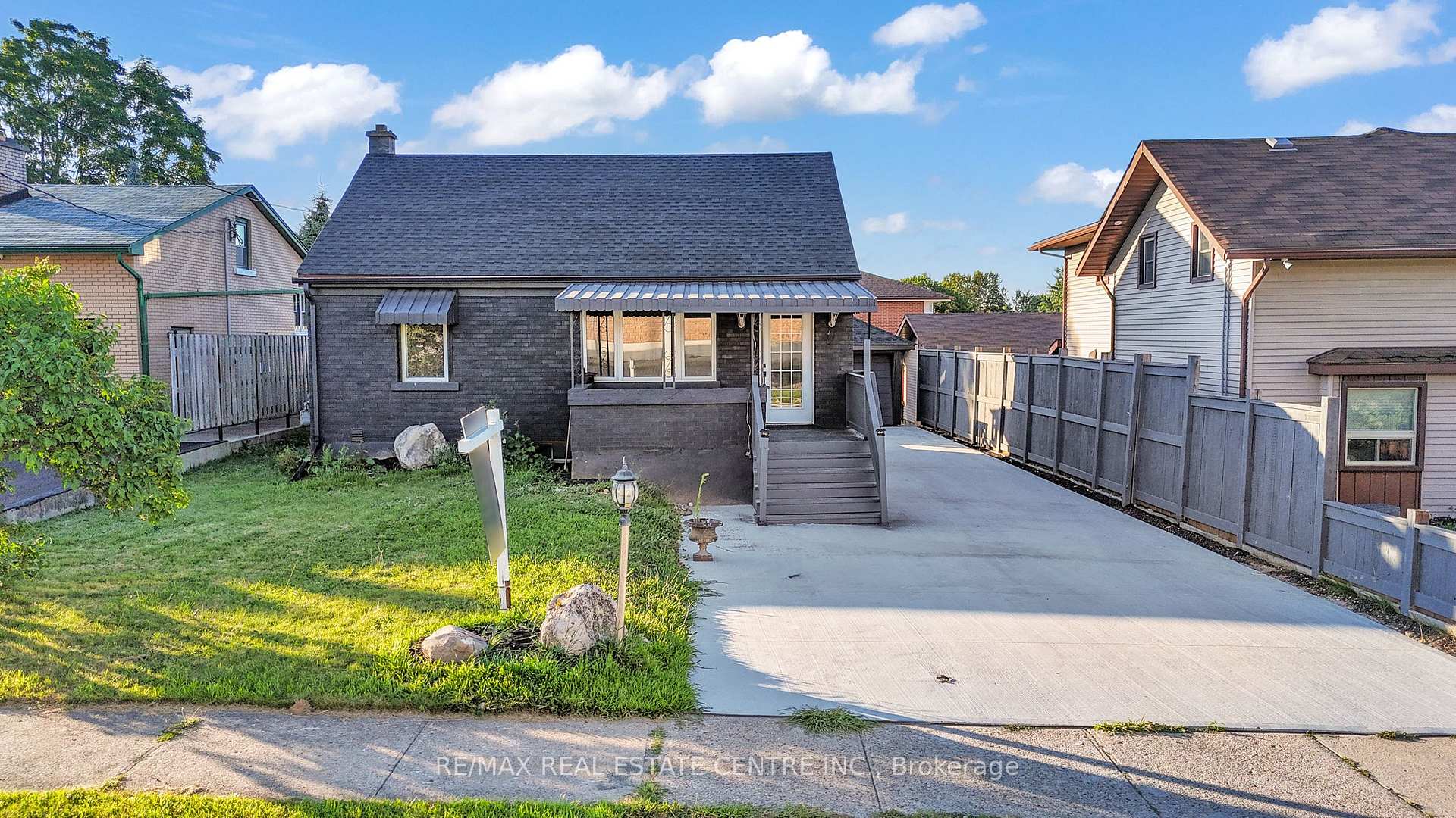 Photo 1 of 84 Avalon Place, Kitchener — HOMEH