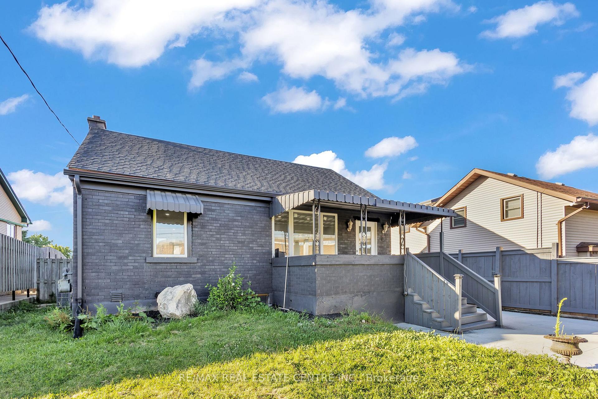 Photo 3 of 84 Avalon Place, Kitchener — HOMEH