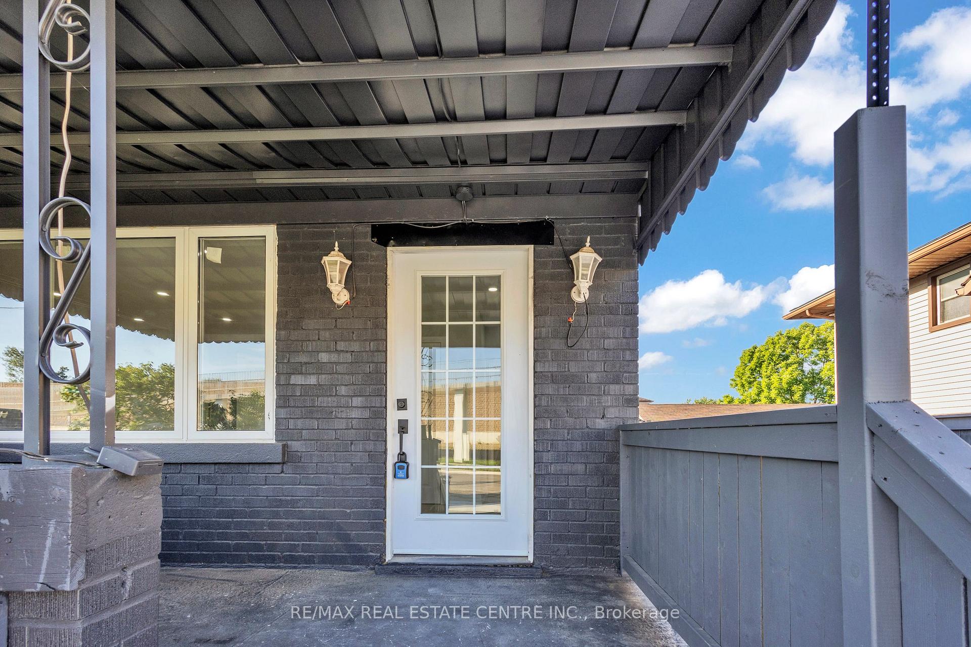 Photo 4 of 84 Avalon Place, Kitchener — HOMEH