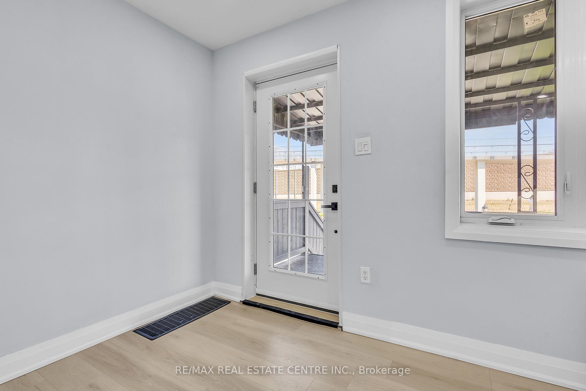Photo 5 of 84 Avalon Place, Kitchener — HOMEH