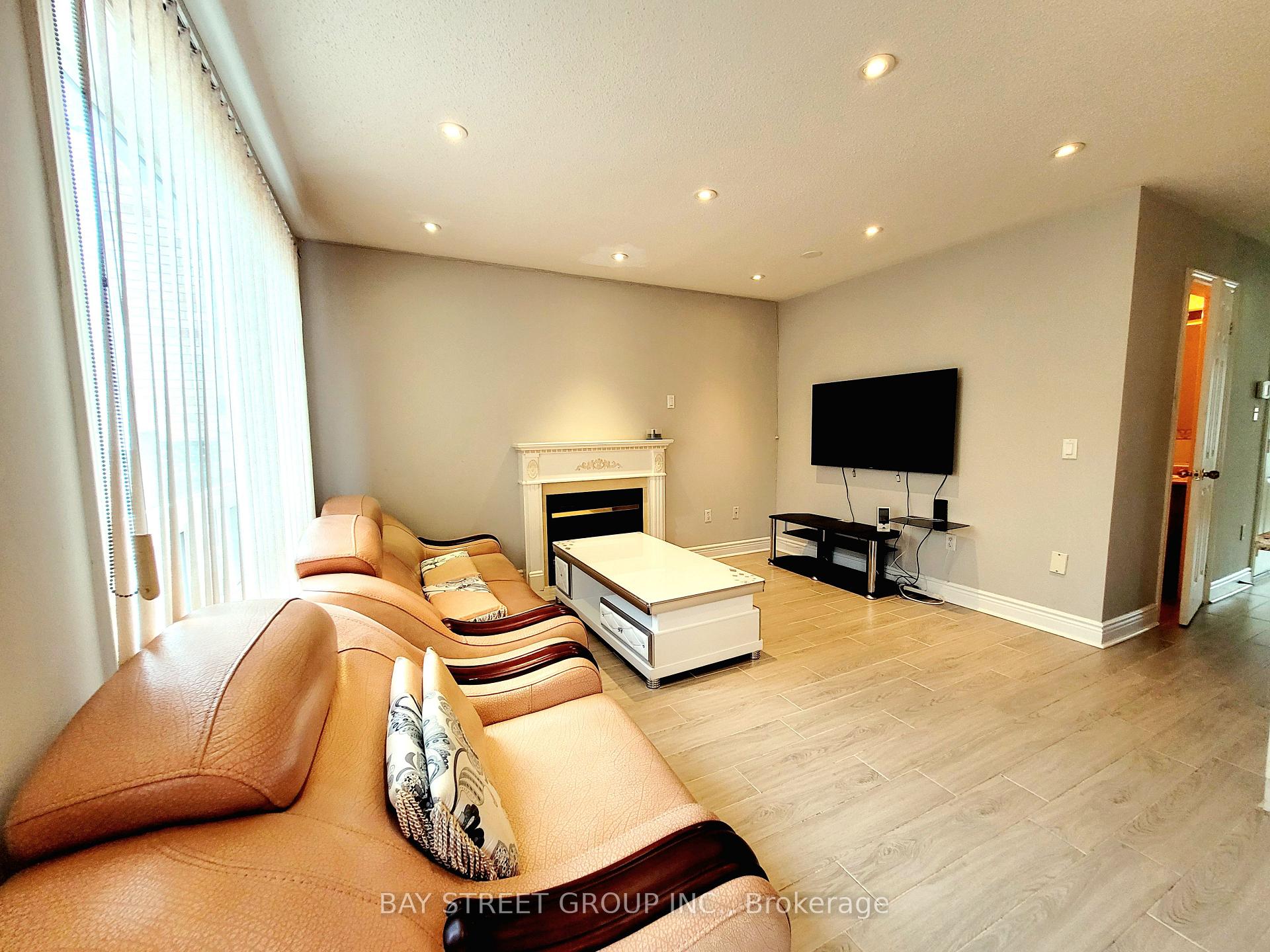 Photo 4 of 14 Cornerstone Road, Markham, Greensborough — HOMEH