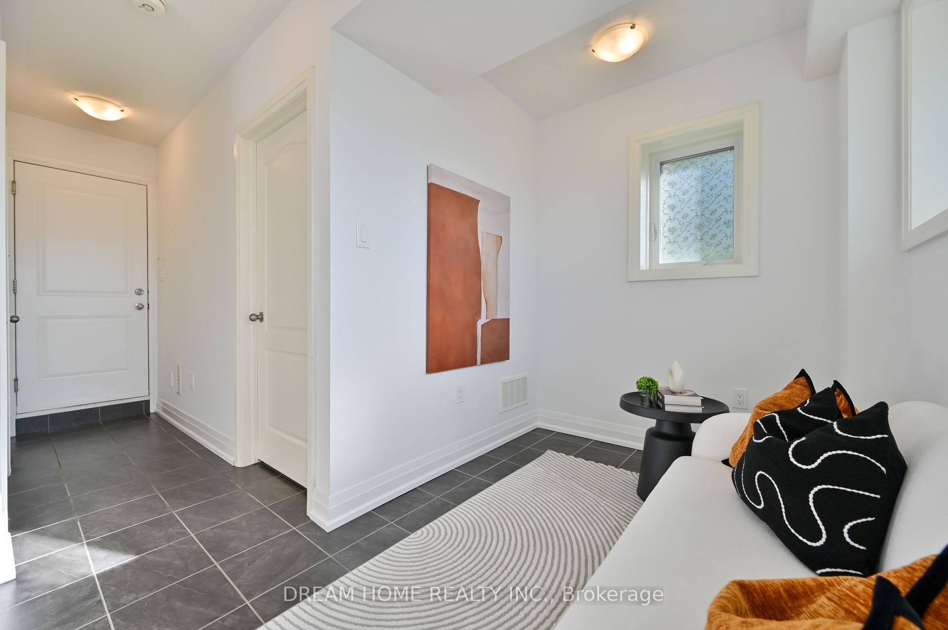 Photo 5 of 40 Teasel Way, Markham, Unionville — HOMEH