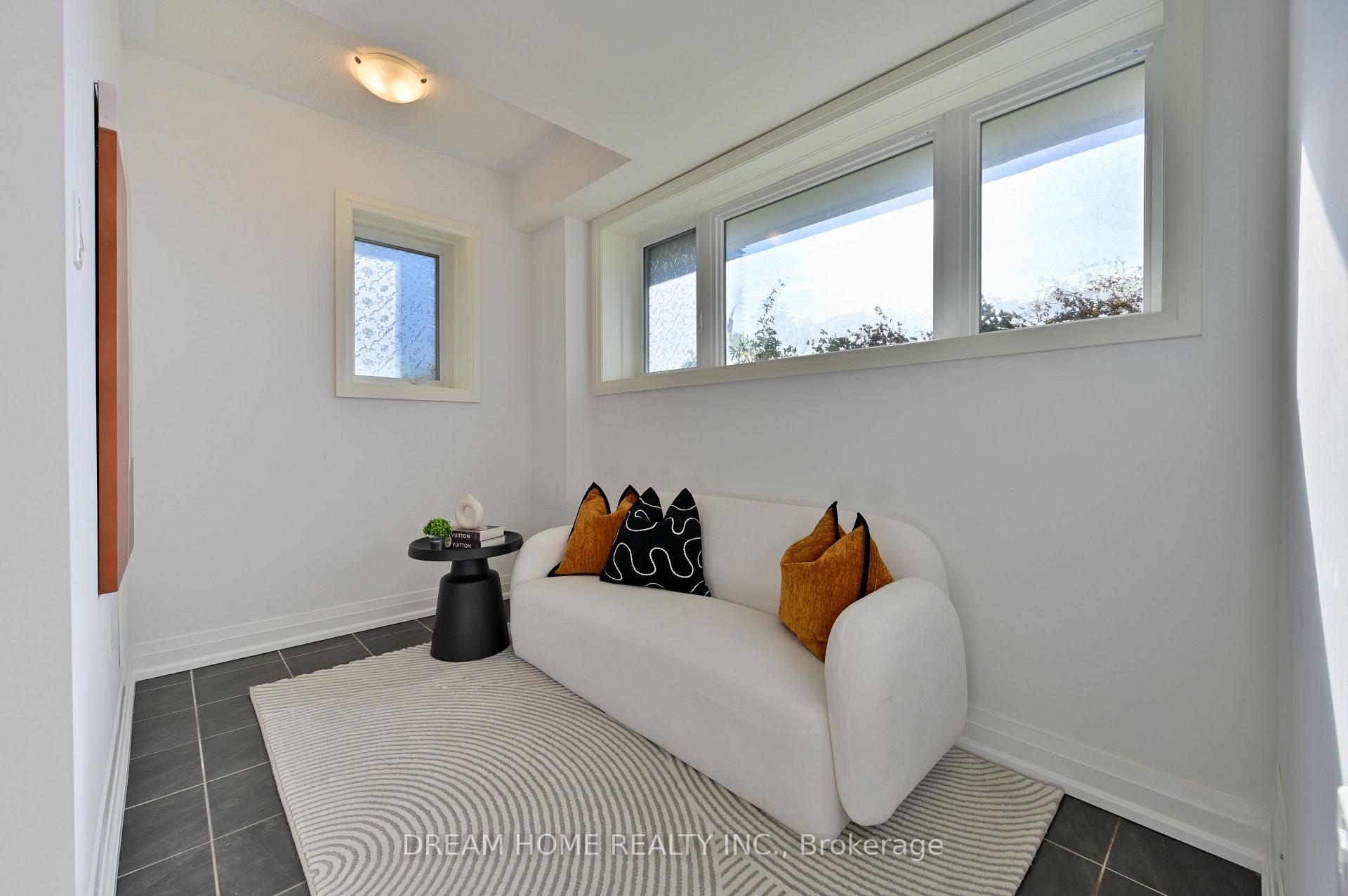 Photo 6 of 40 Teasel Way, Markham, Unionville — HOMEH