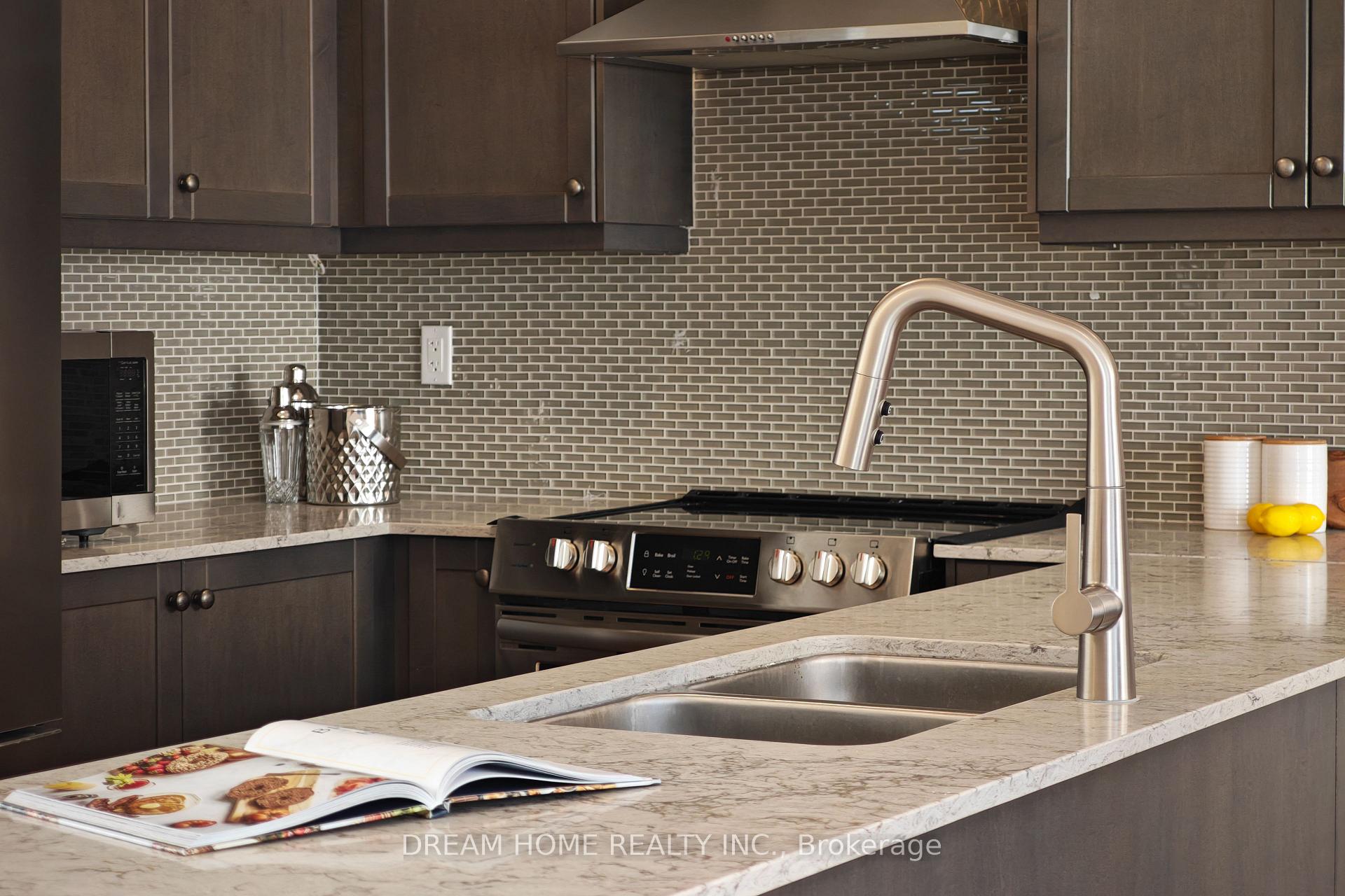 Photo 16 of 40 Teasel Way, Markham, Unionville — HOMEH