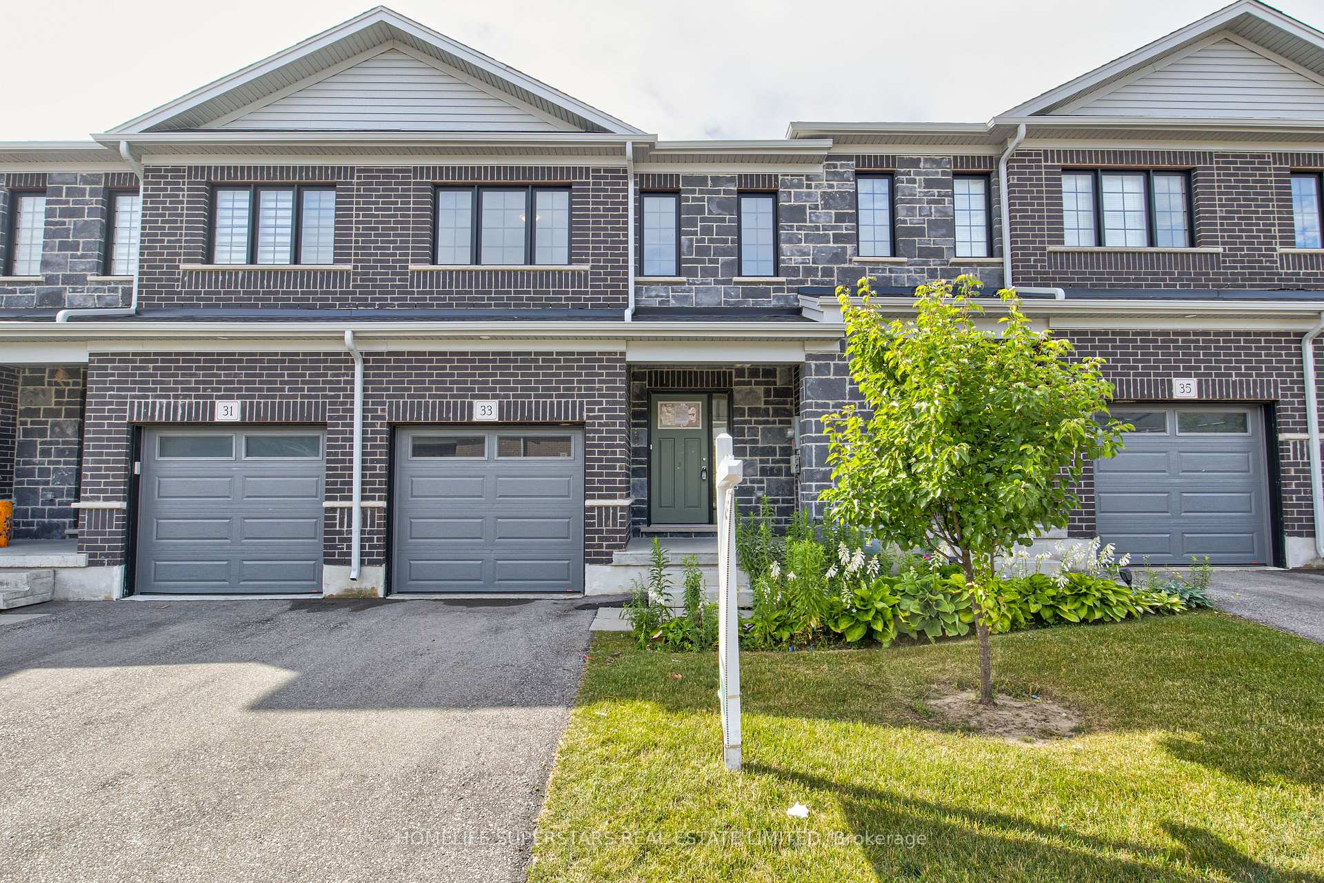 Front of 33 Woodedge Circle