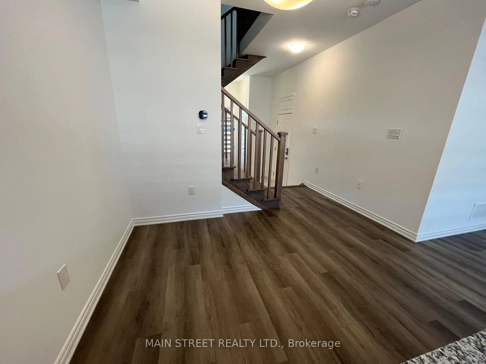 Photo 10 of 1633 Thames Circle, Milton, Bowes — HOMEH