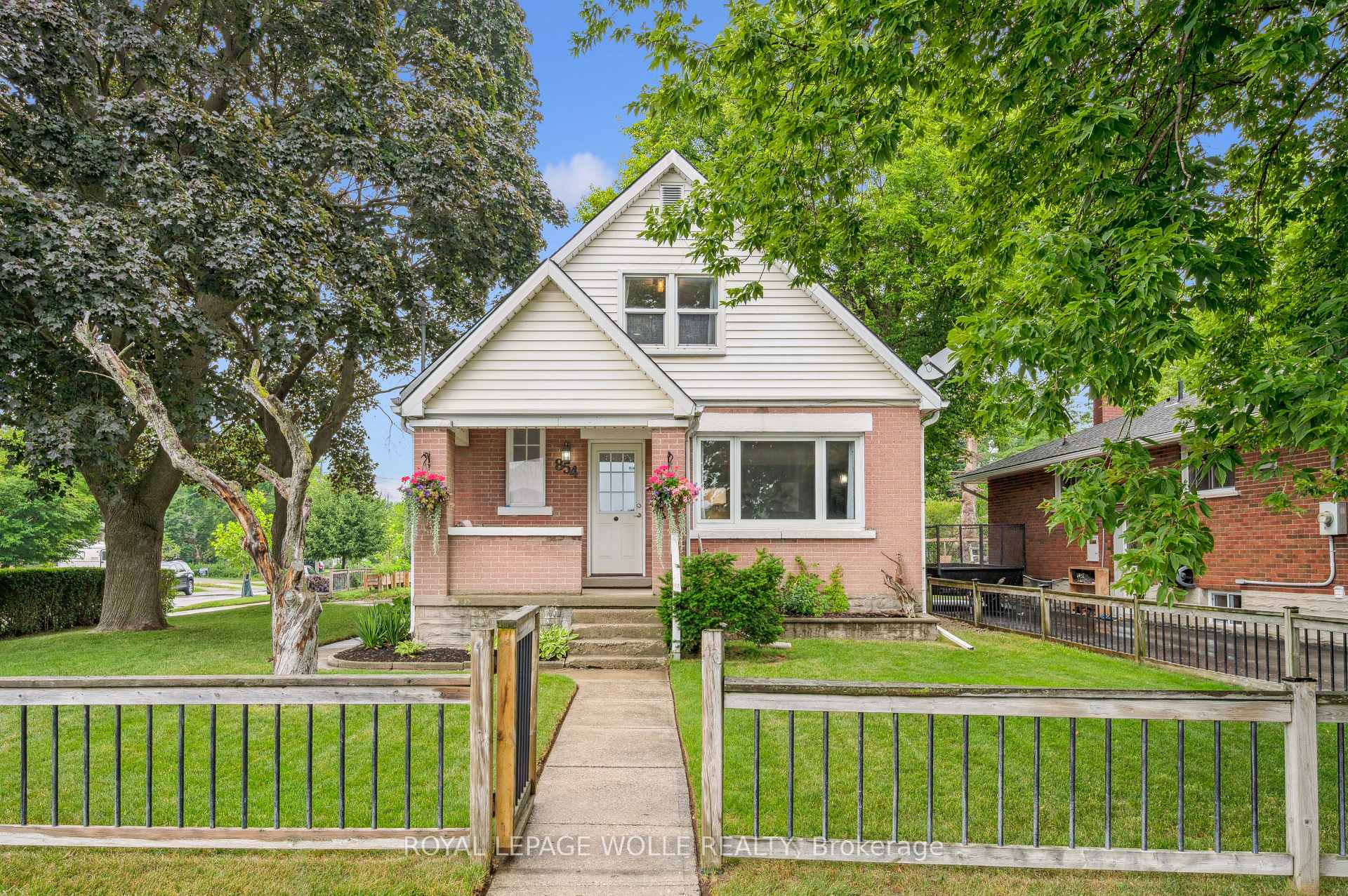Front of 854 Guelph Street