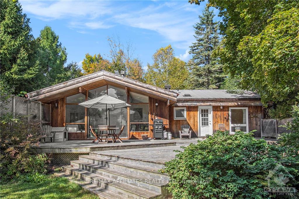 Front of 571 Rideau River Road