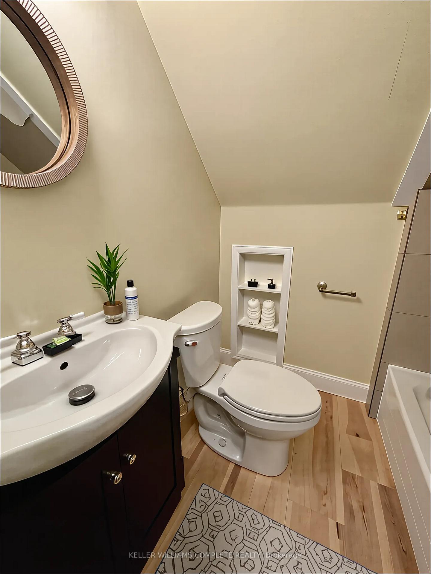 Photo 6 of Unit Upper, 105 West 5th Street, Hamilton, Southam — HOMEH