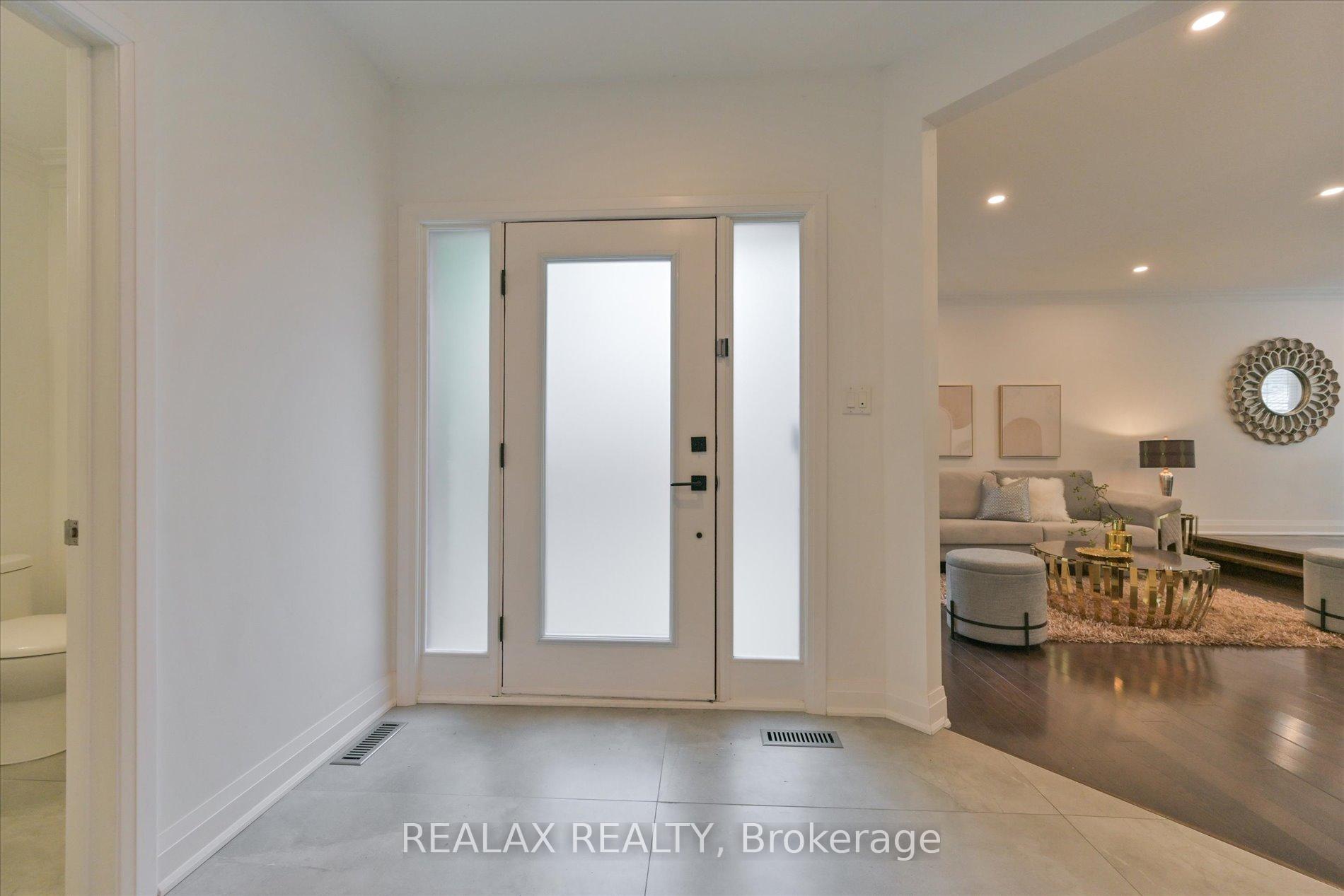Photo 5 of 44 Greencroft Crescent, Markham, Unionville — HOMEH