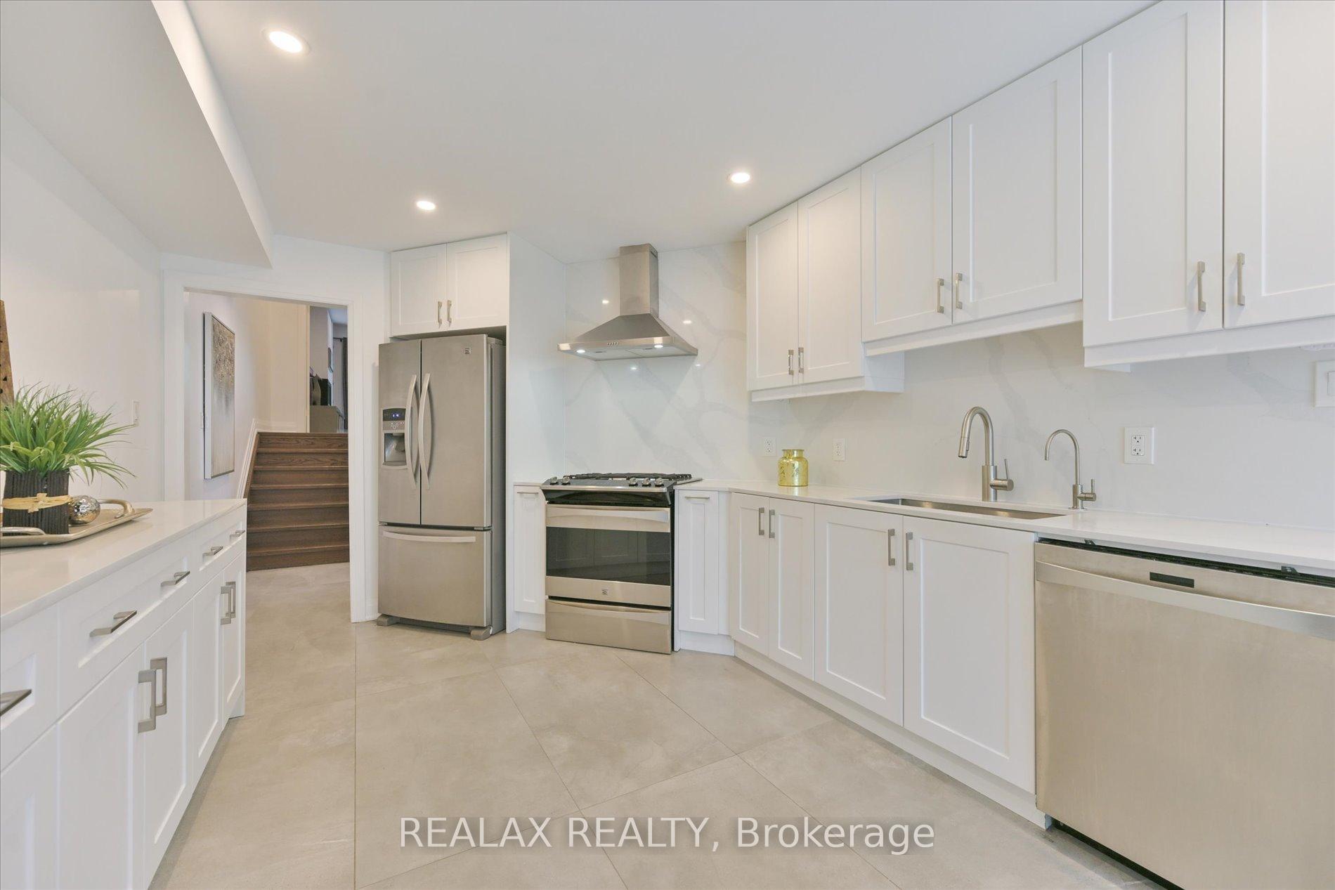 Photo 11 of 44 Greencroft Crescent, Markham, Unionville — HOMEH