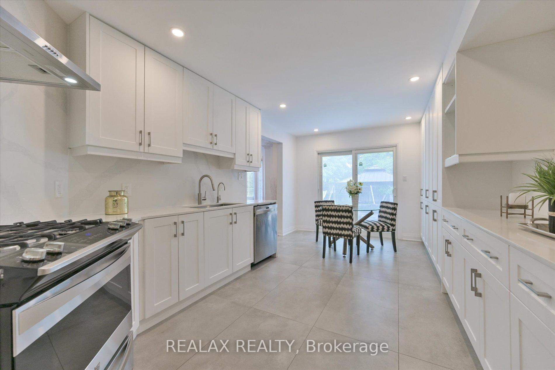 Photo 12 of 44 Greencroft Crescent, Markham, Unionville — HOMEH