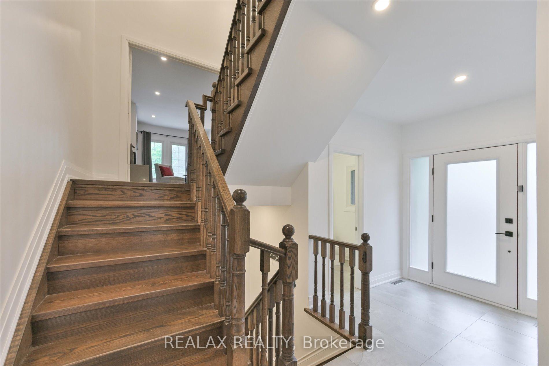 Photo 13 of 44 Greencroft Crescent, Markham, Unionville — HOMEH