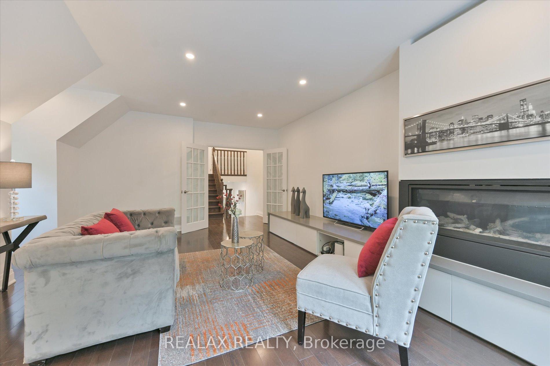 Photo 16 of 44 Greencroft Crescent, Markham, Unionville — HOMEH