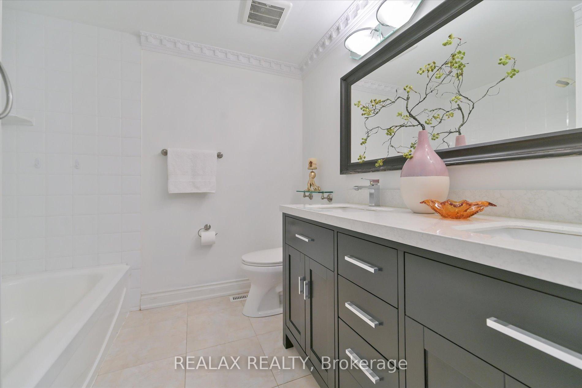 Photo 26 of 44 Greencroft Crescent, Markham, Unionville — HOMEH