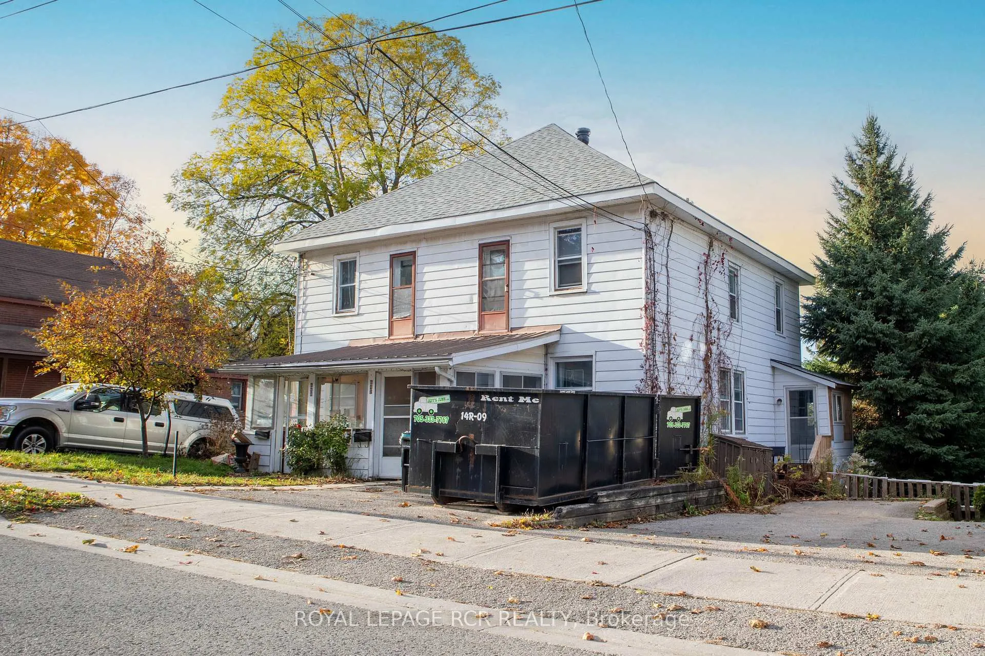 Photo 2 of 644 Bay Street, Midland — HOMEH