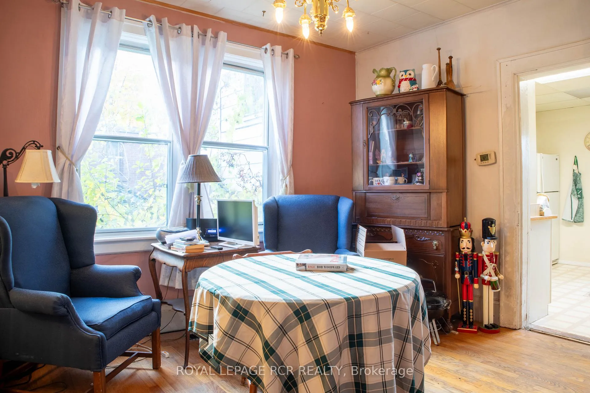 Photo 3 of 644 Bay Street, Midland — HOMEH