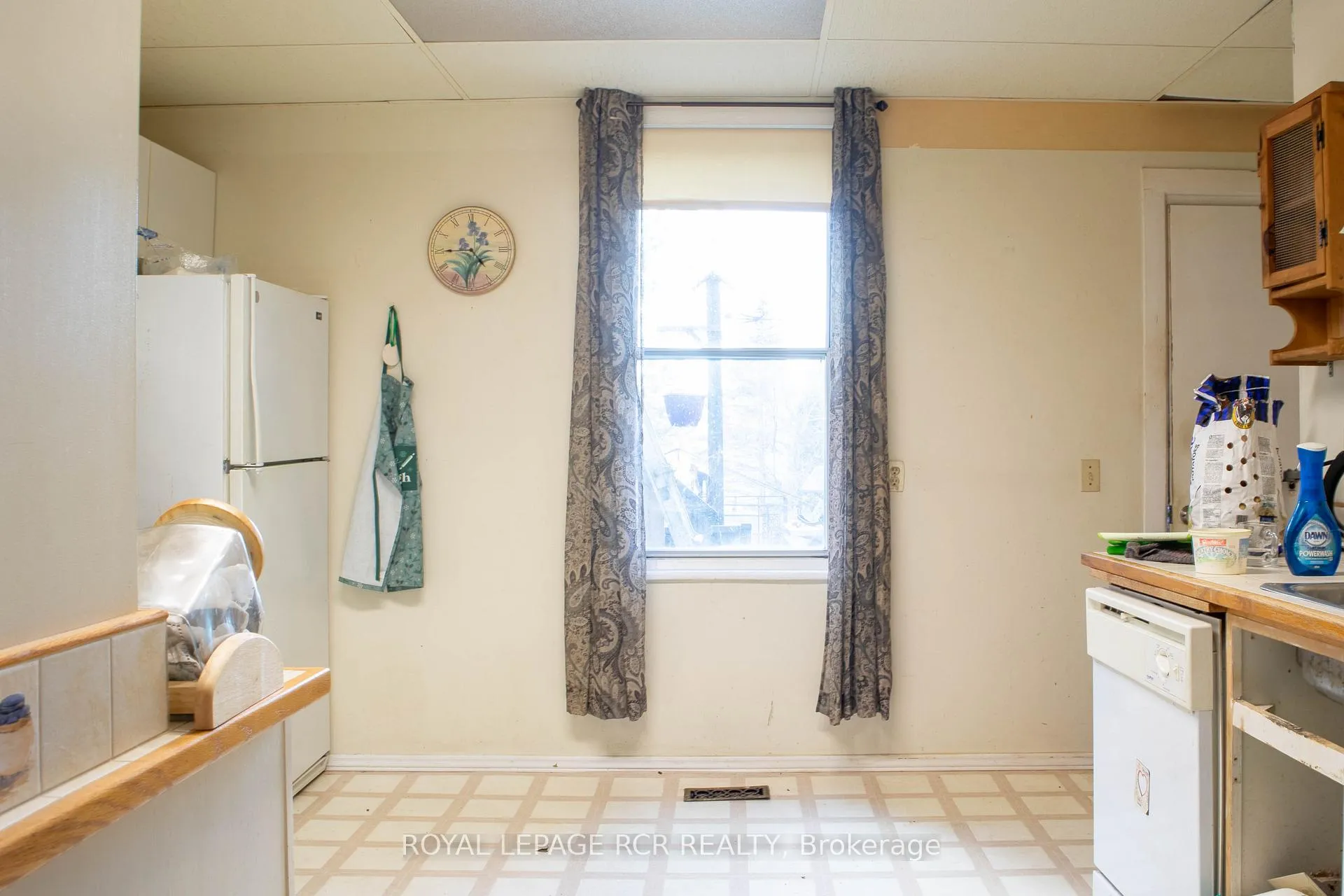 Photo 4 of 644 Bay Street, Midland — HOMEH