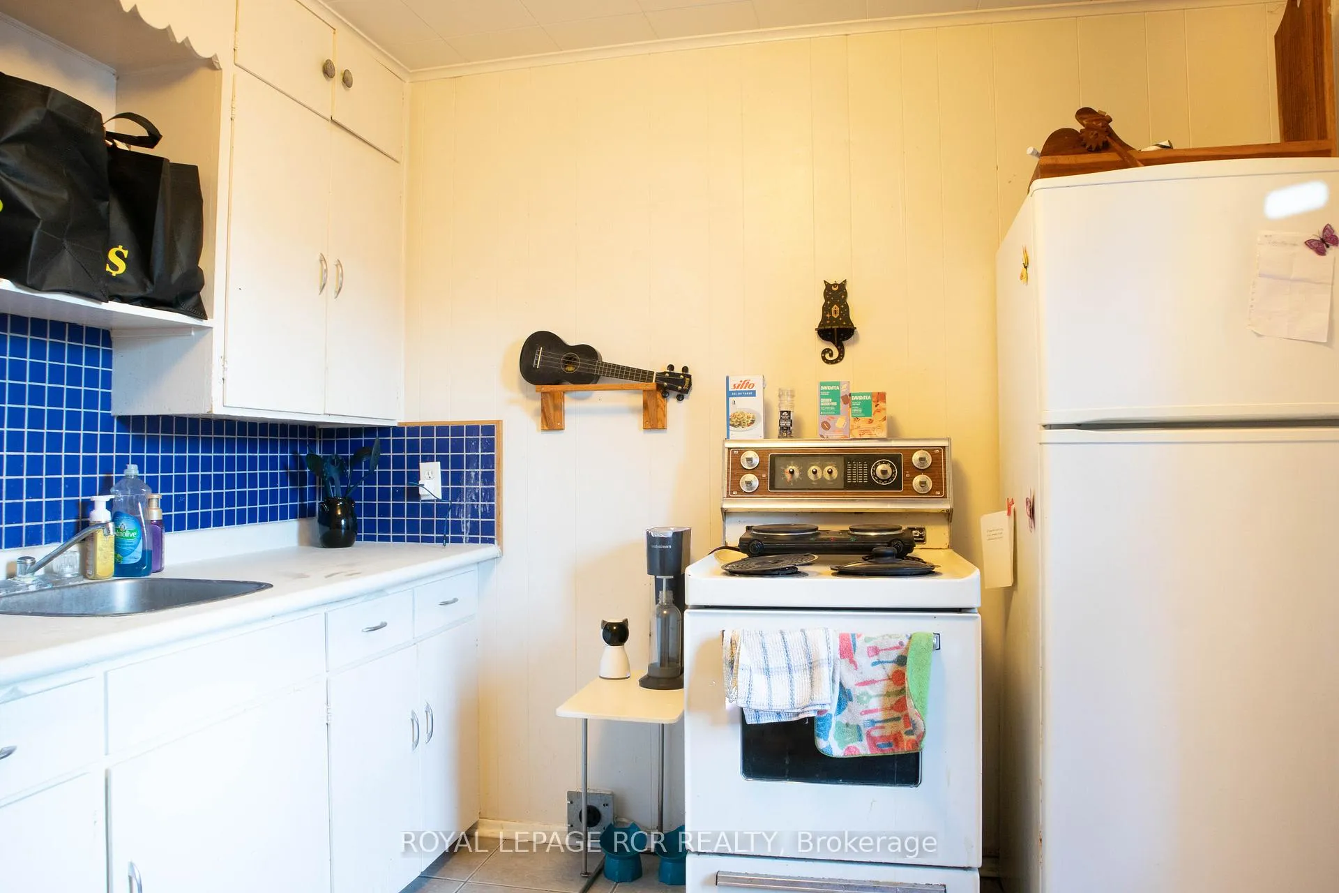Photo 9 of 644 Bay Street, Midland — HOMEH