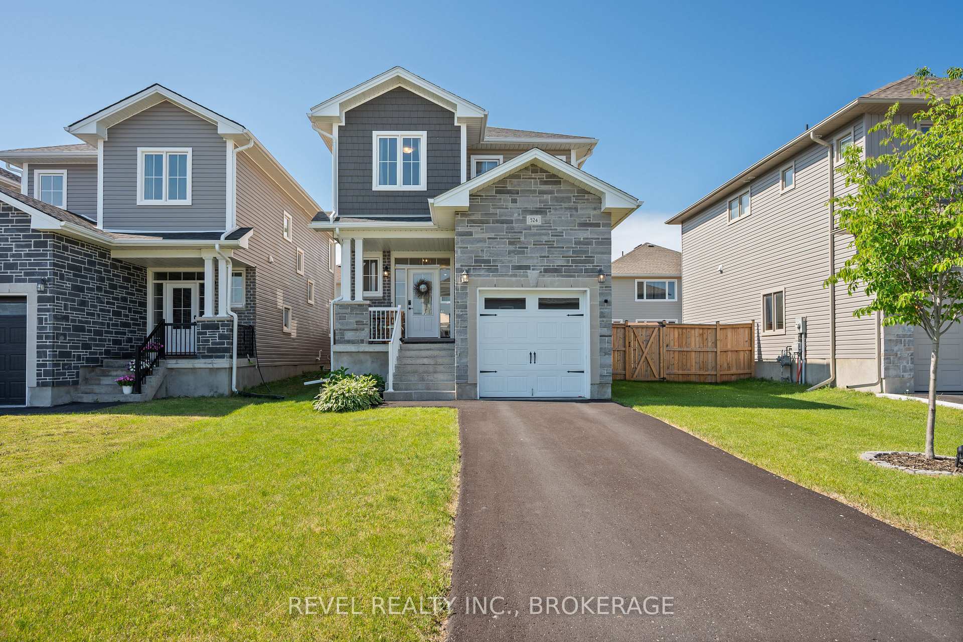 Front of 524 Beth Crescent