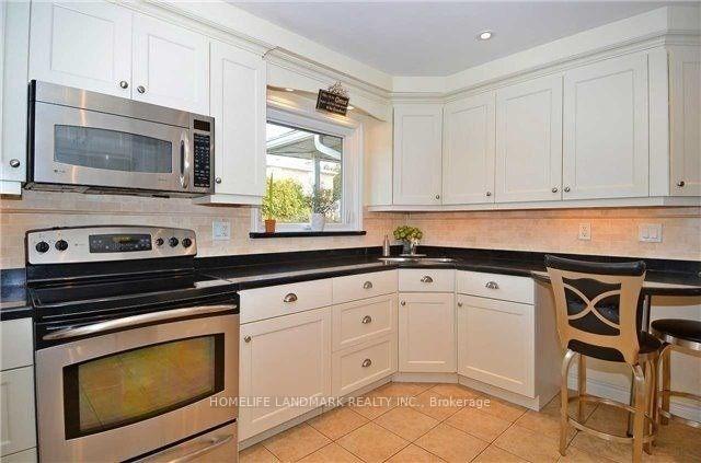 Photo 6 of 34 Wild Cherry Lane, Markham, Royal Orchard — HOMEH