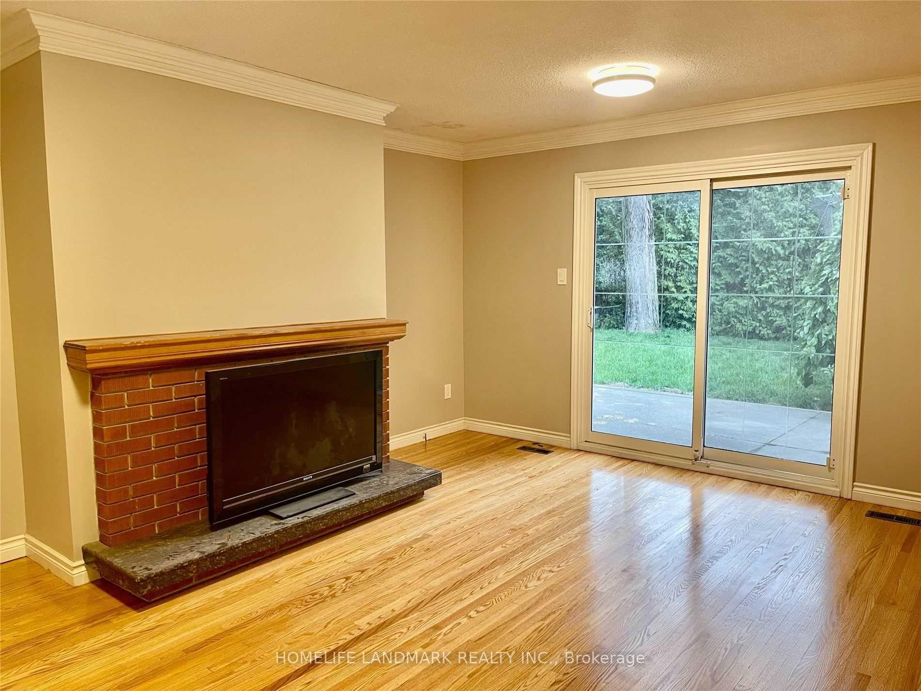 Photo 9 of 34 Wild Cherry Lane, Markham, Royal Orchard — HOMEH