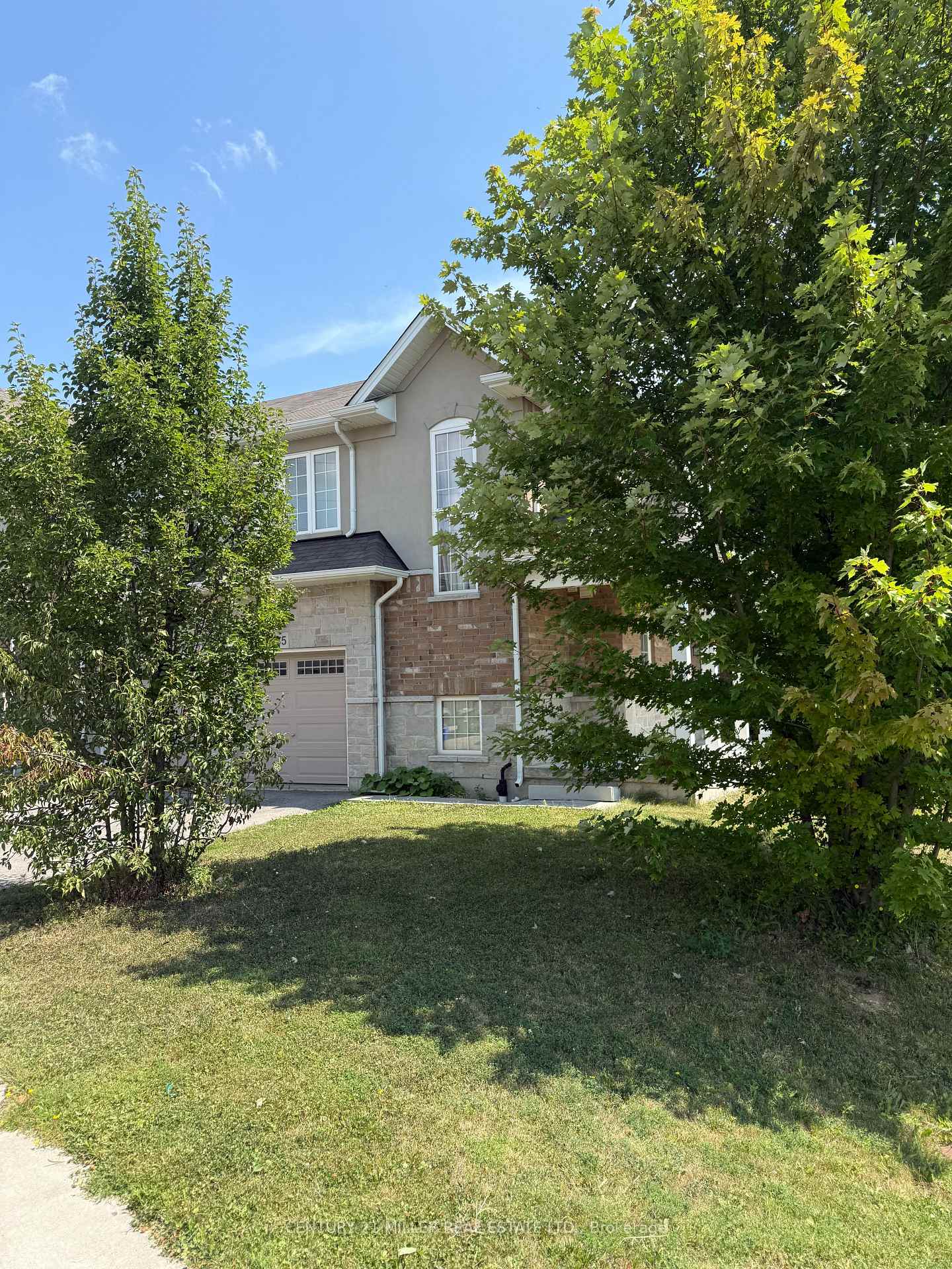 Photo 3 of Unit 35, 90 Raymond Road, Hamilton, Meadowlands — HOMEH
