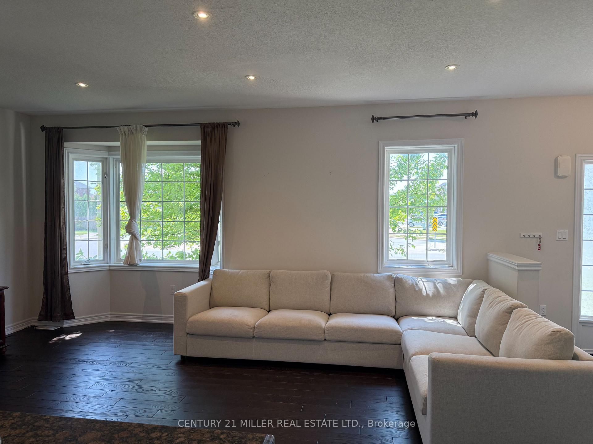 Photo 6 of Unit 35, 90 Raymond Road, Hamilton, Meadowlands — HOMEH