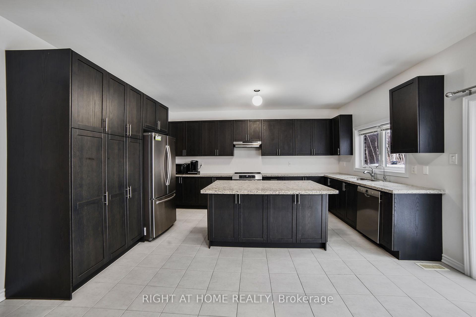 Photo 16 of 1621 Emberton Way, Innisfil, Alcona — HOMEH