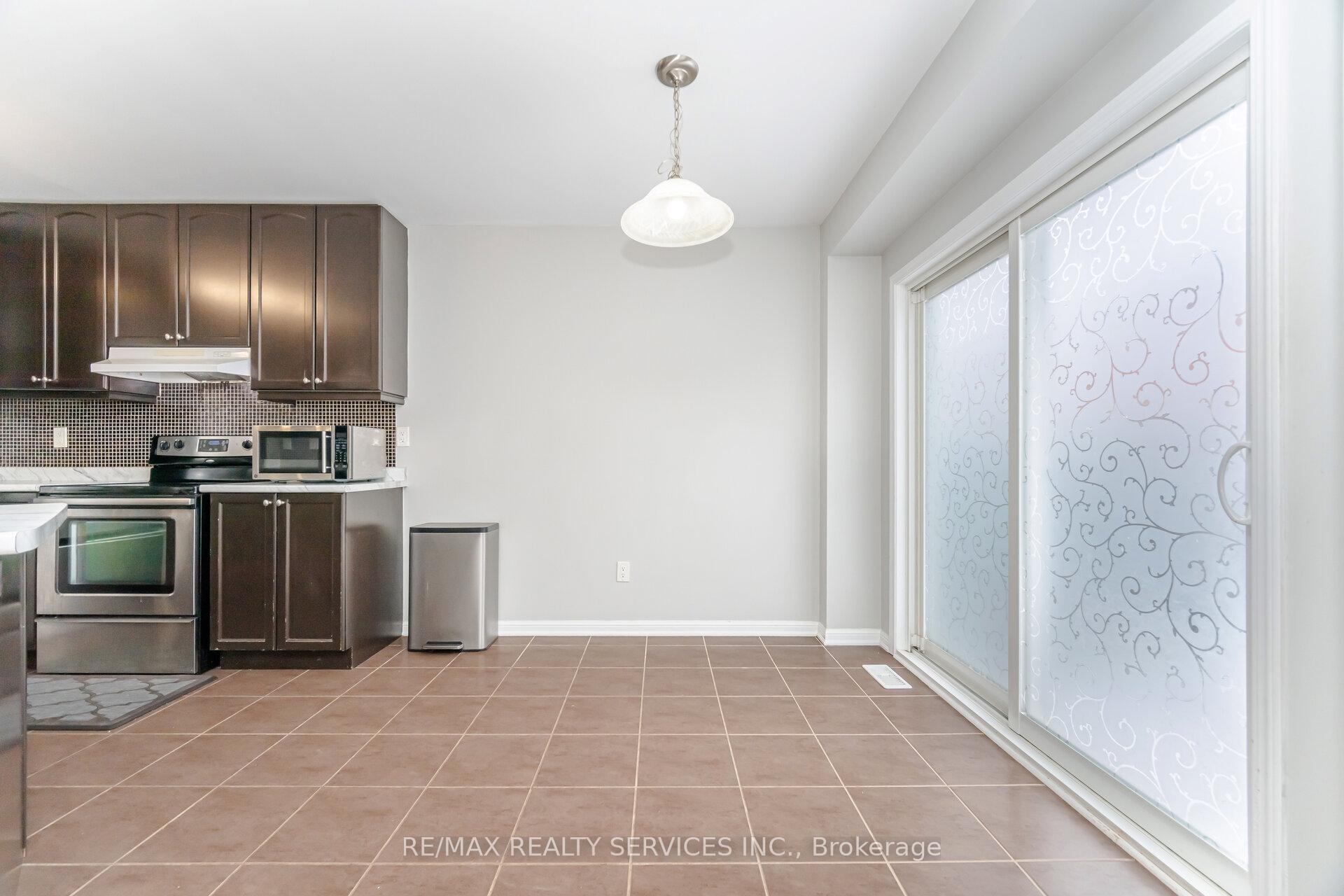 Photo 15 of 278 Gleave Terrace, Milton, Harrison — HOMEH
