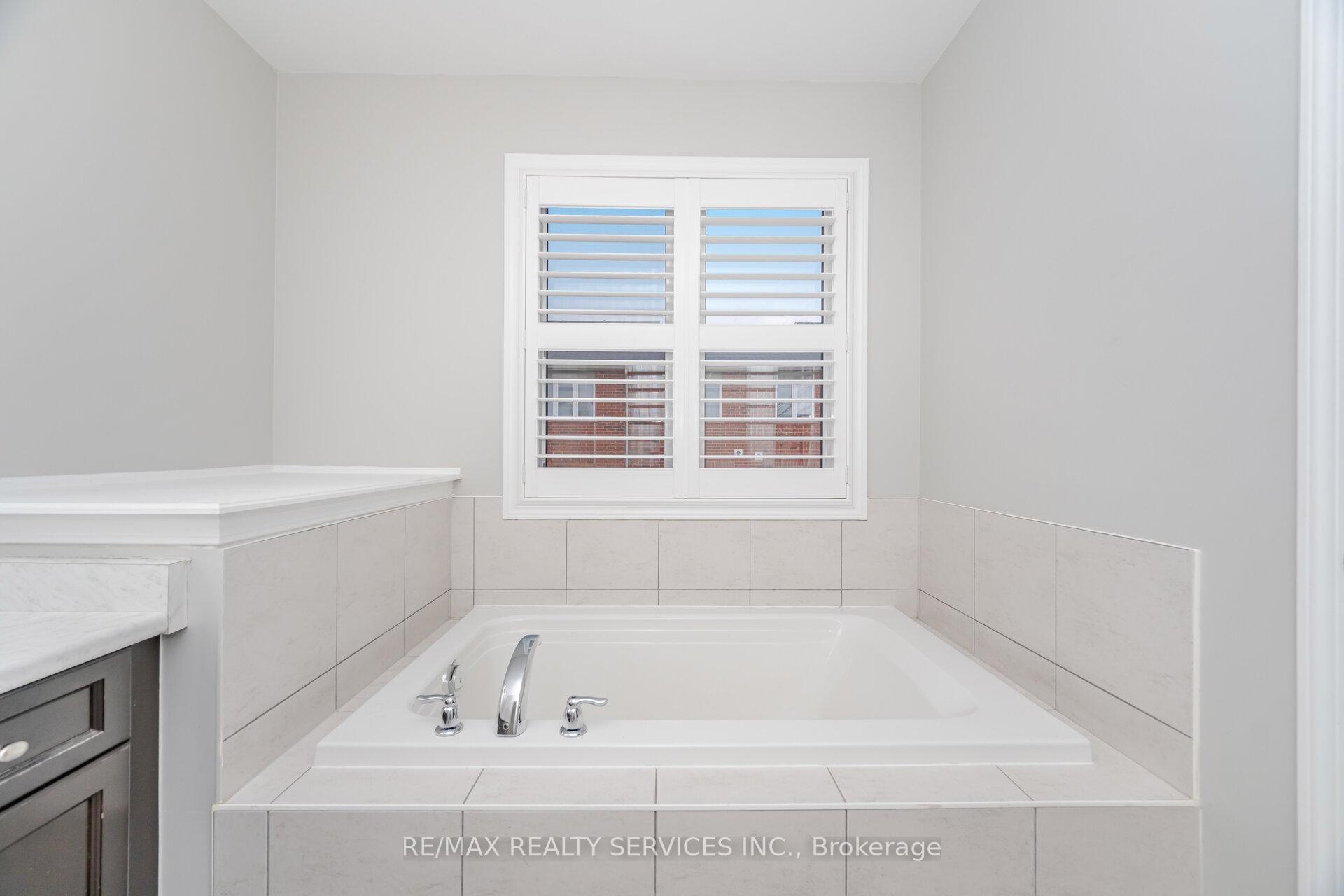 Photo 31 of 278 Gleave Terrace, Milton, Harrison — HOMEH
