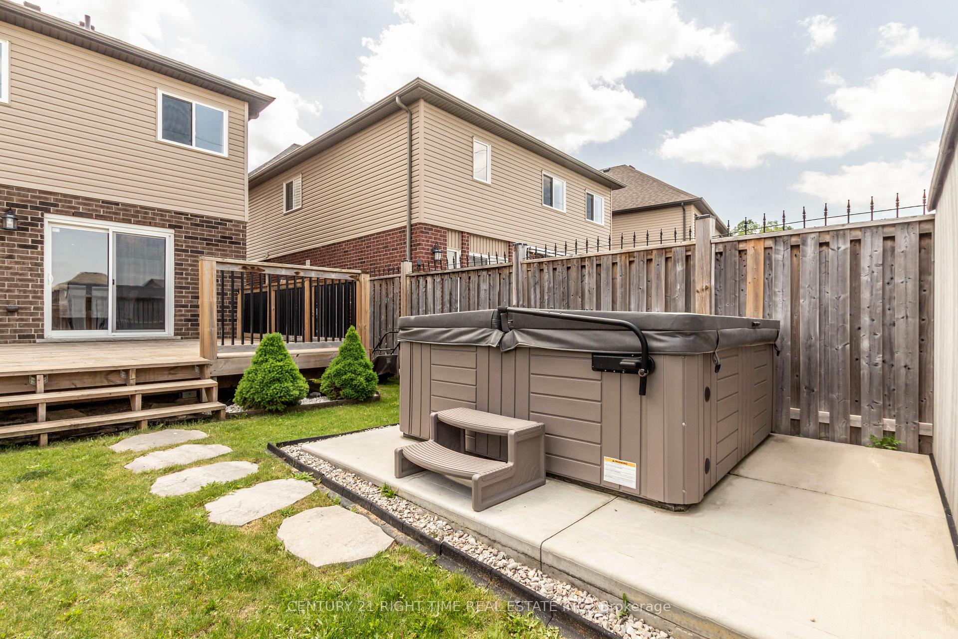 Photo 39 of 508 Netherwood Crescent, Kitchener — HOMEH