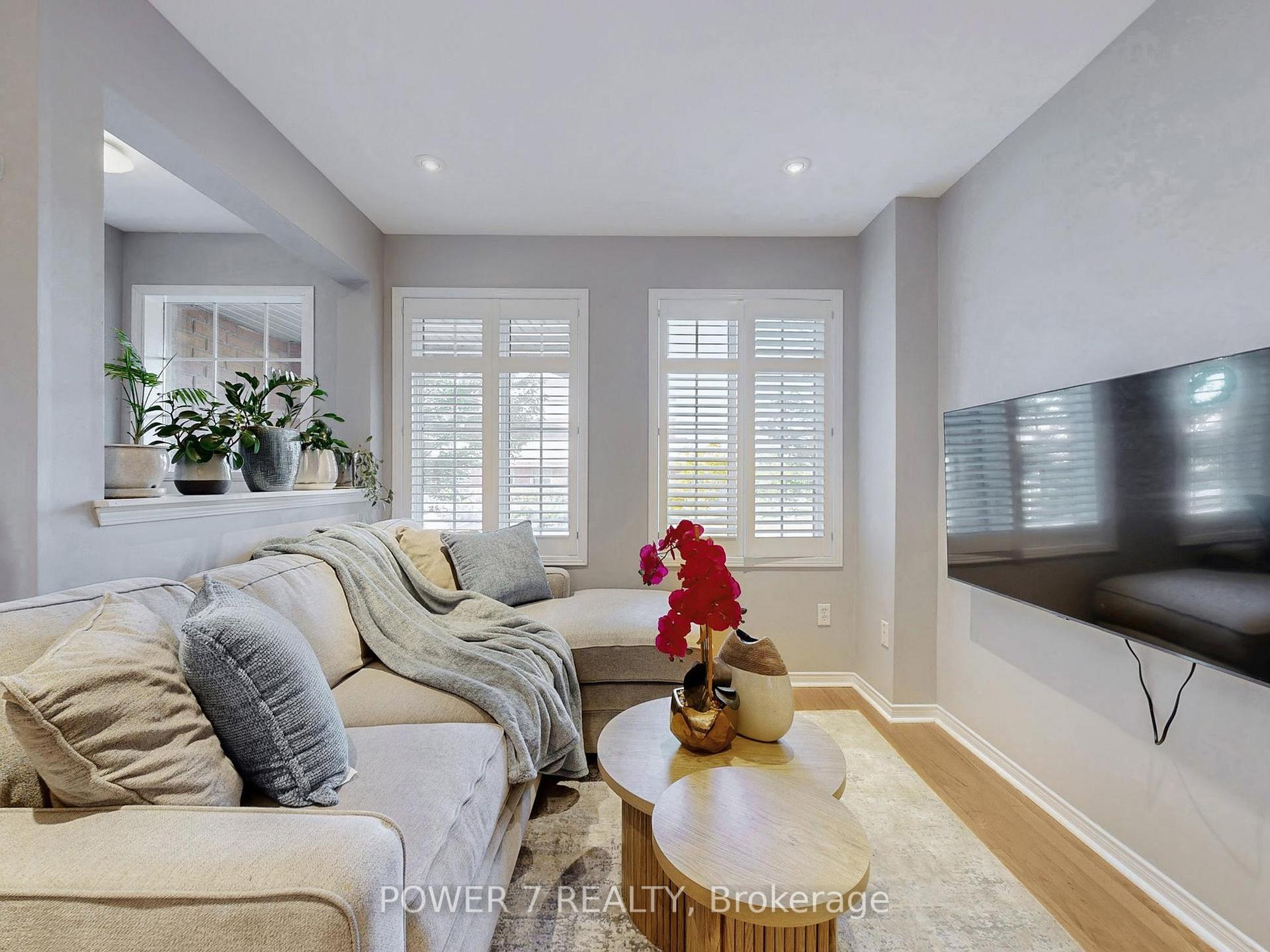Photo 3 of 379 White's Hill Avenue, Markham, Cornell — HOMEH