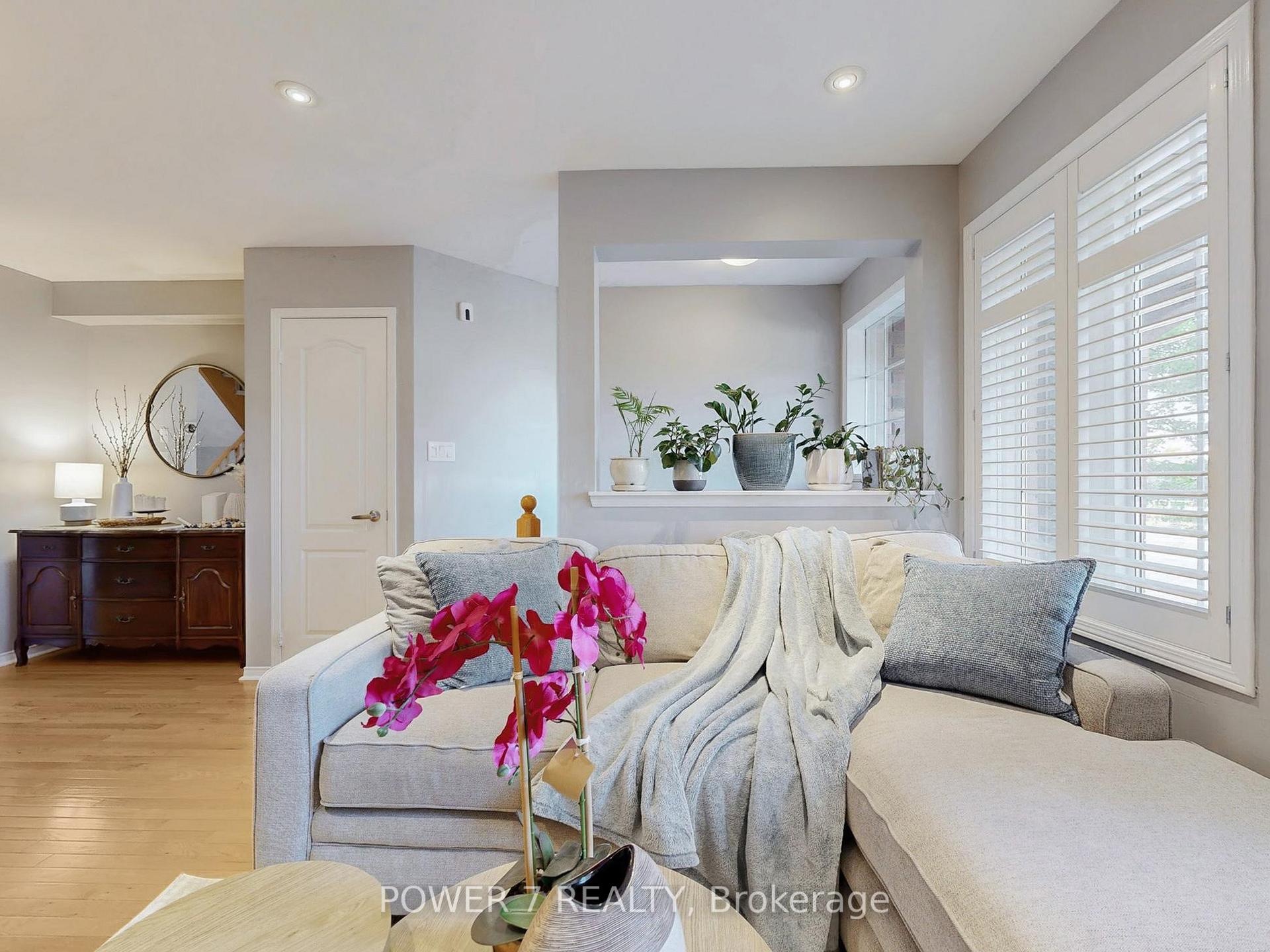 Photo 6 of 379 White's Hill Avenue, Markham, Cornell — HOMEH