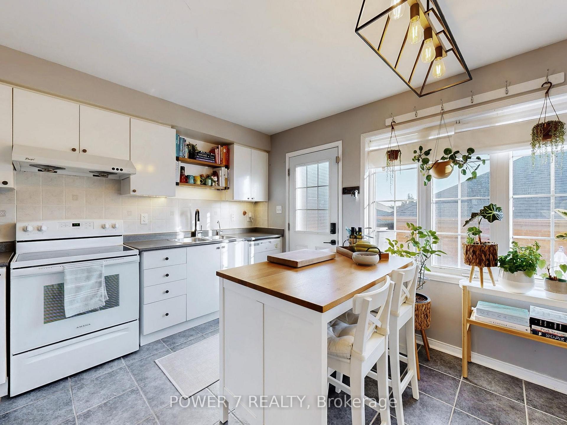 Photo 11 of 379 White's Hill Avenue, Markham, Cornell — HOMEH