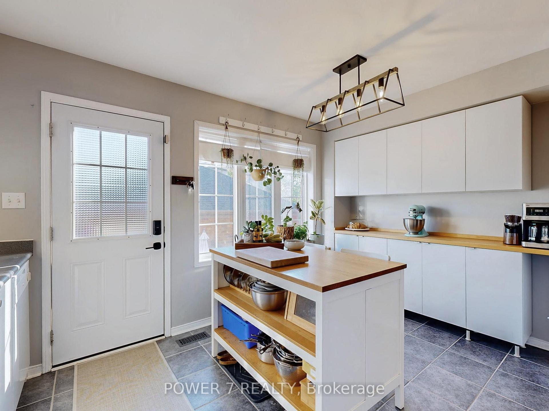 Photo 15 of 379 White's Hill Avenue, Markham, Cornell — HOMEH
