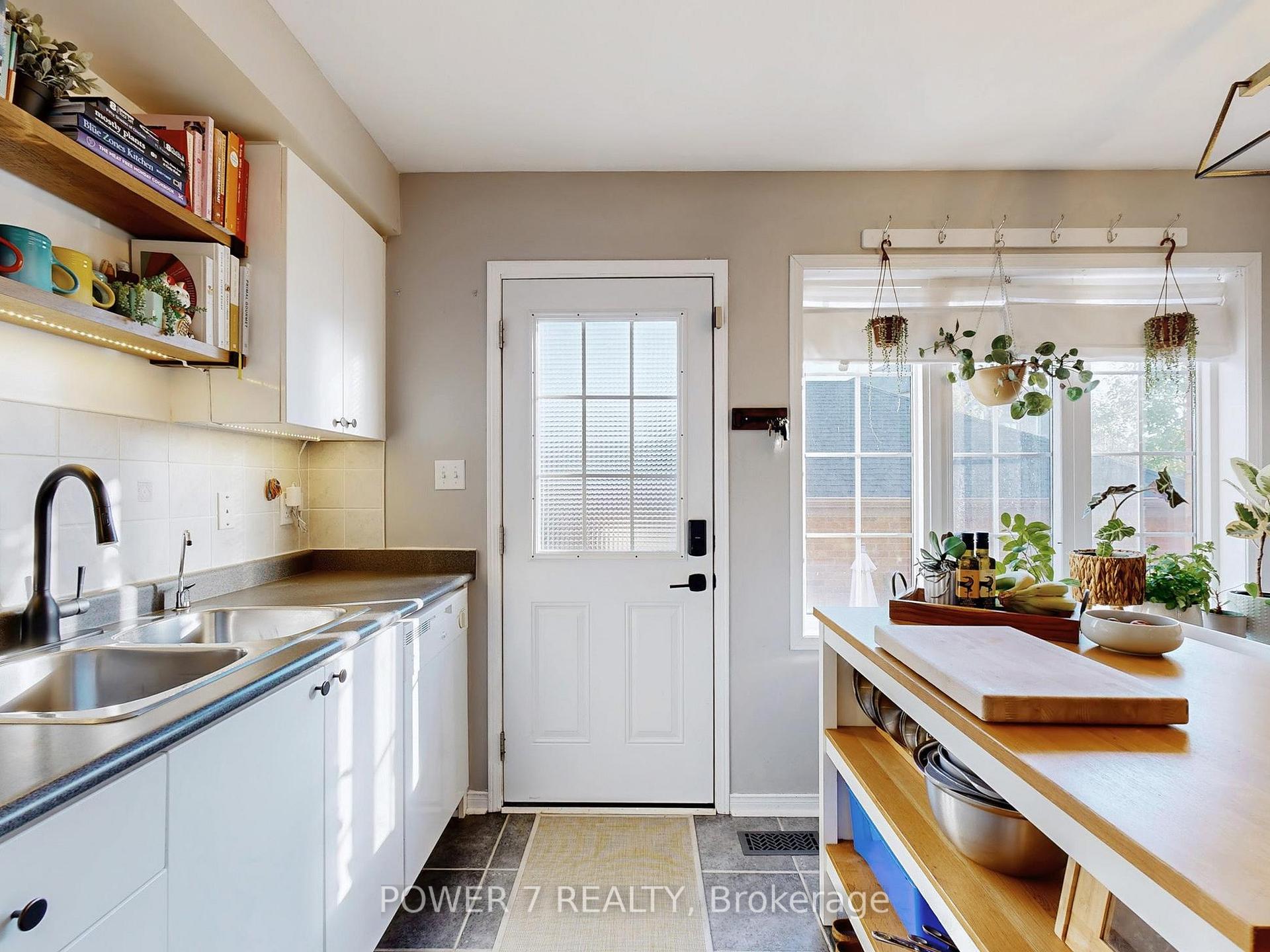 Photo 16 of 379 White's Hill Avenue, Markham, Cornell — HOMEH
