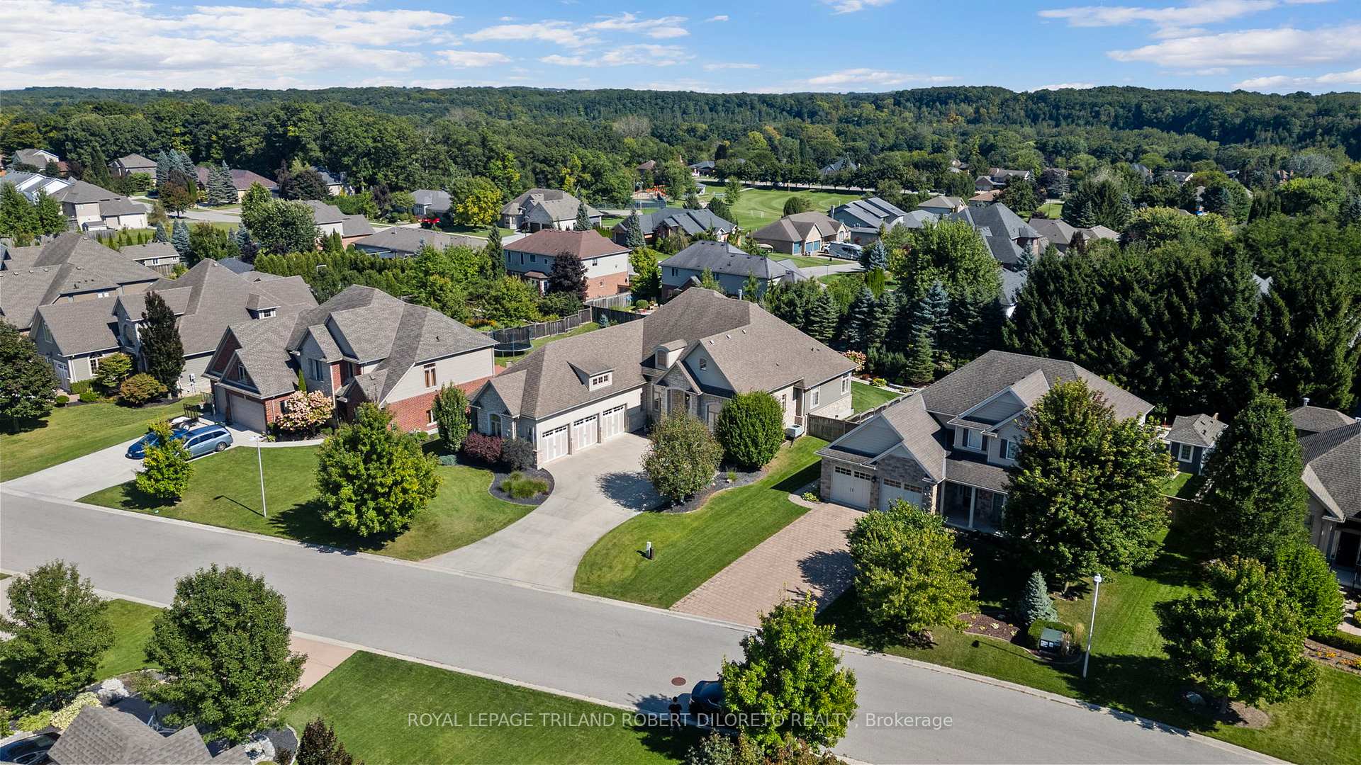 Photo 2 of 37 Baron Crescent, Middlesex Centre, Kilworth — HOMEH